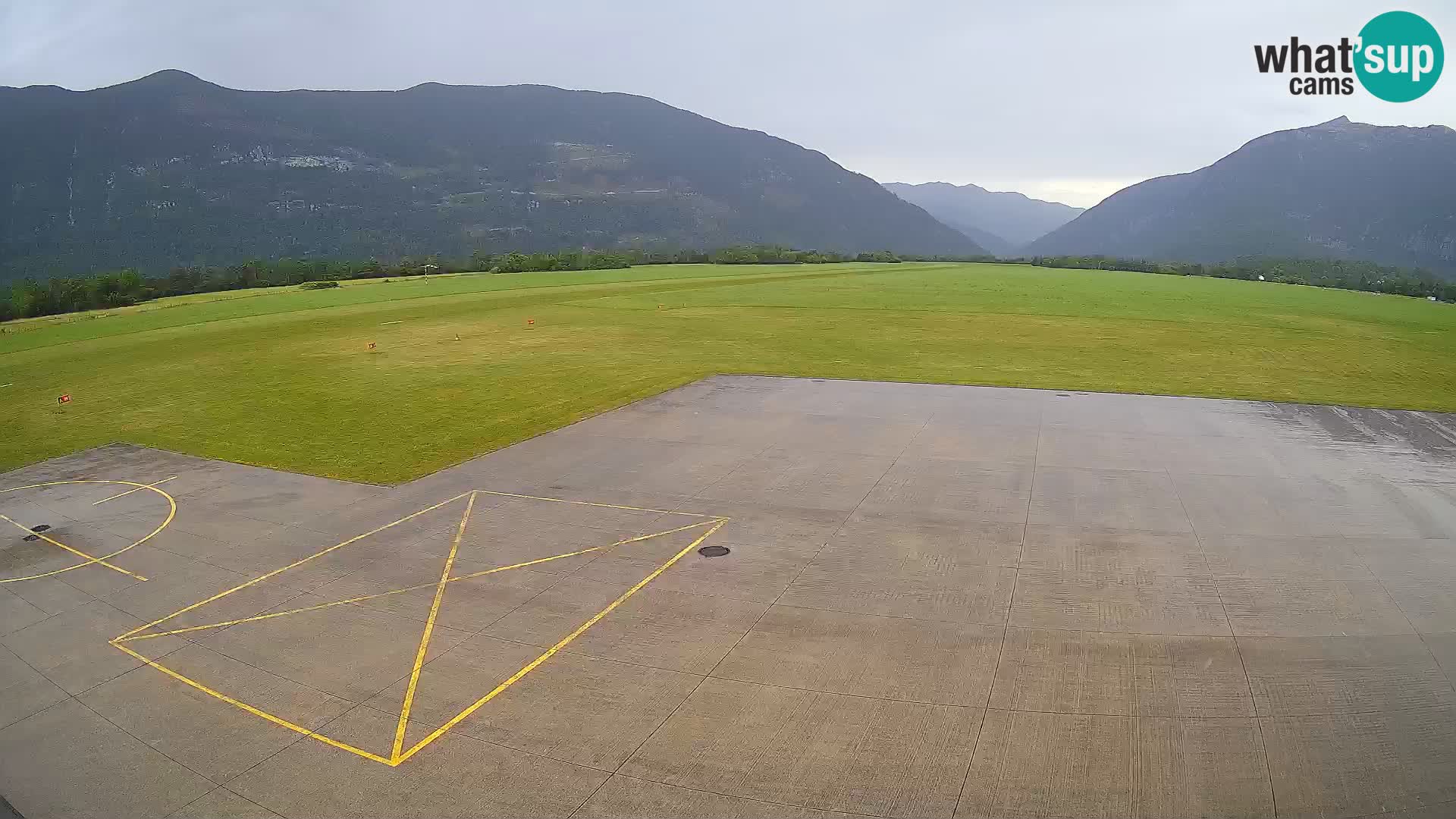 Webcam aereoporto di Bovec (Plezzo) – Vista verso il Kanin