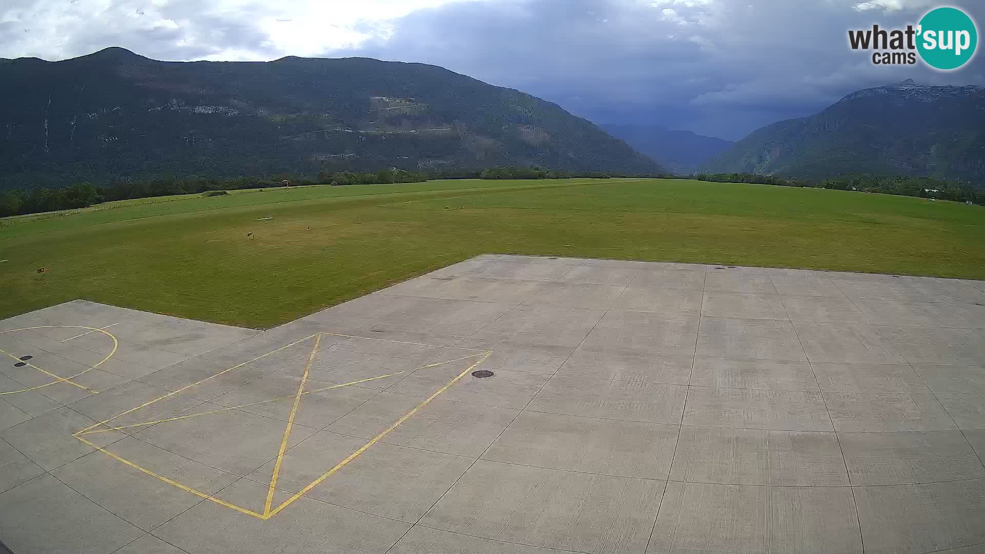 Webcam aereoporto di Bovec (Plezzo) – Vista verso il Kanin