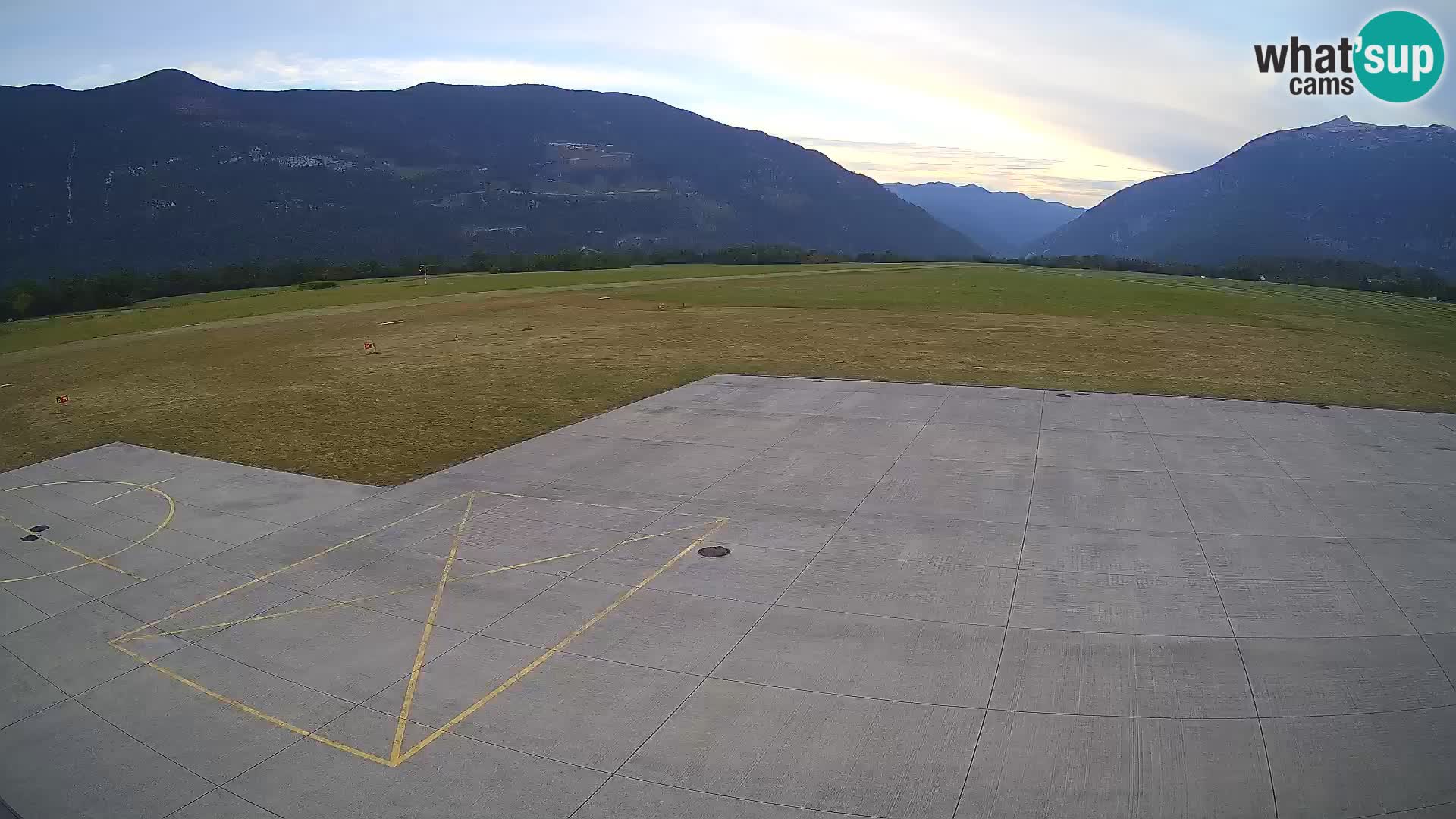 Webcam aereoporto di Bovec (Plezzo) – Vista verso il Kanin