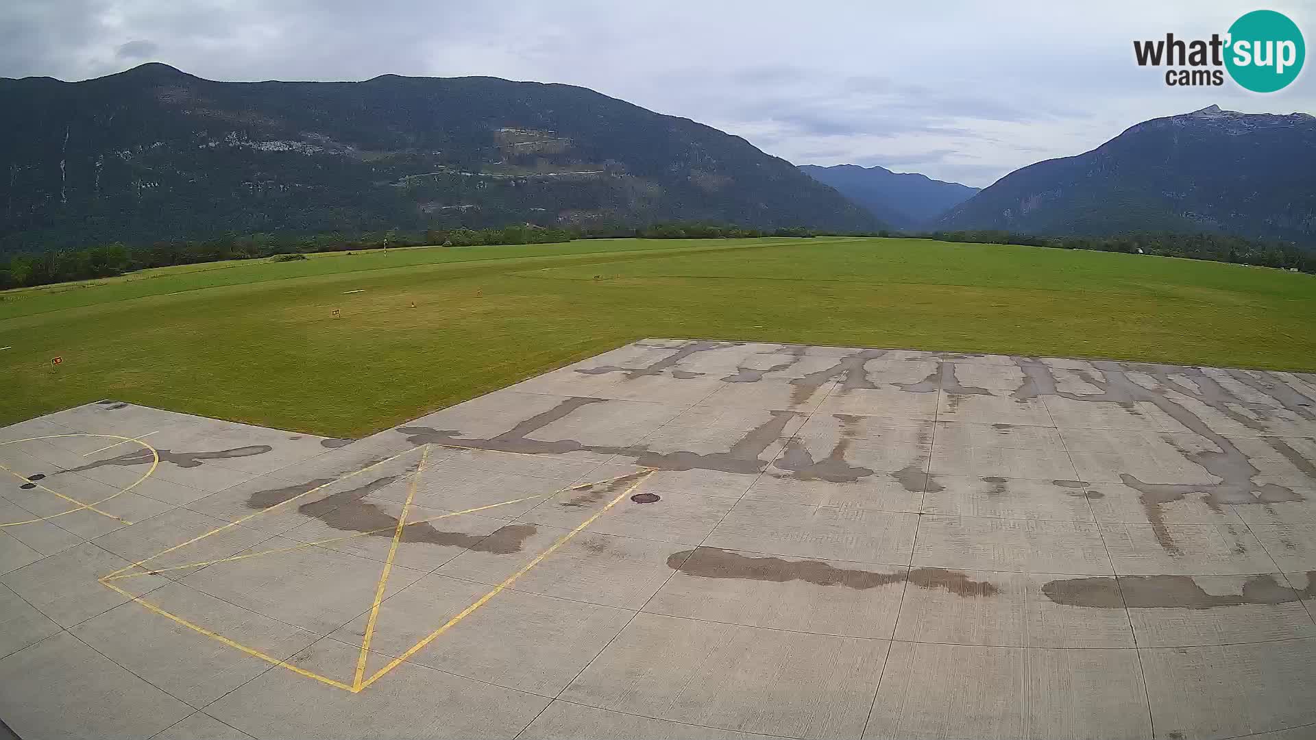 Webcam aereoporto di Bovec (Plezzo) – Vista verso il Kanin