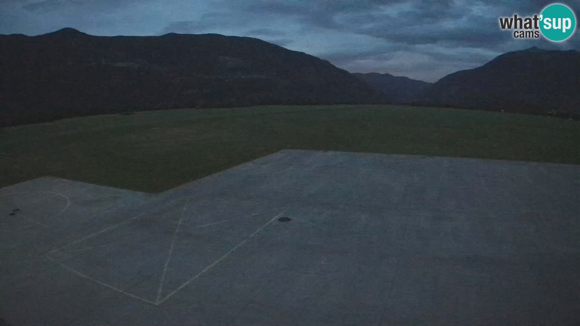 Webcam aereoporto di Bovec (Plezzo) – Vista verso il Kanin