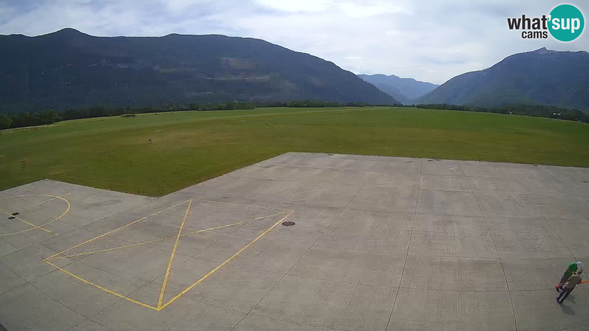 Webcam aereoporto di Bovec (Plezzo) – Vista verso il Kanin