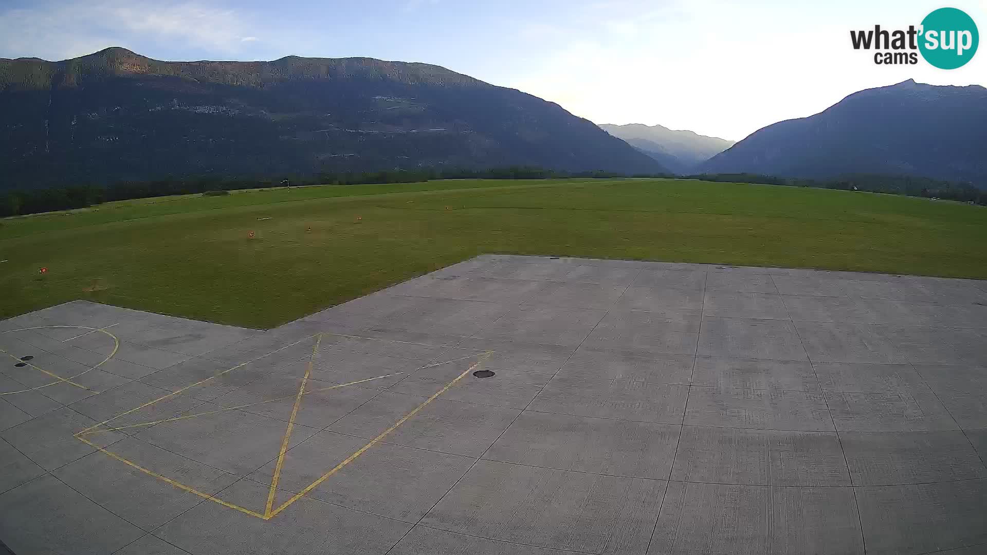 Bovec spletna kamera letališče – Skydive Bovec