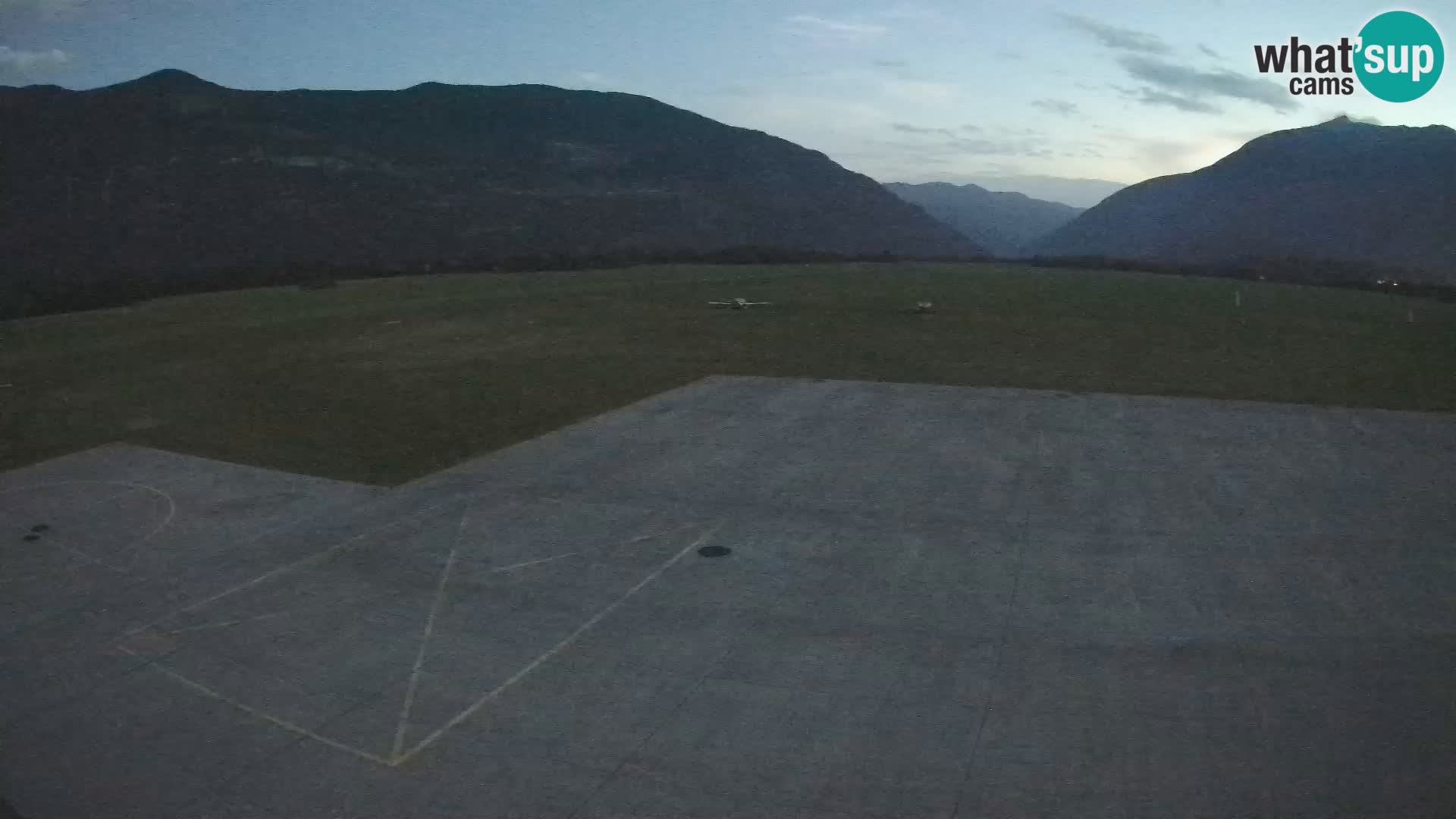 Webcam aereoporto di Bovec (Plezzo) – Vista verso il Kanin