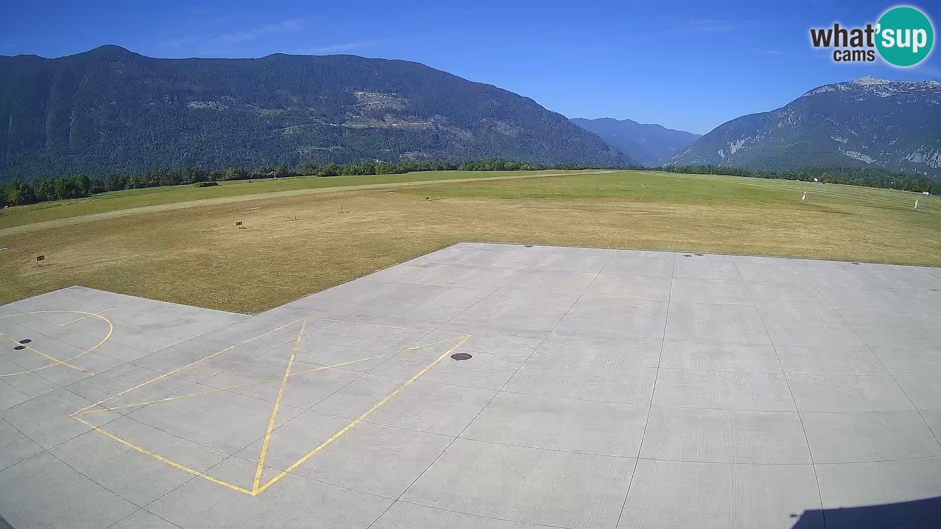 Webcam aereoporto di Bovec (Plezzo) – Vista verso il Kanin