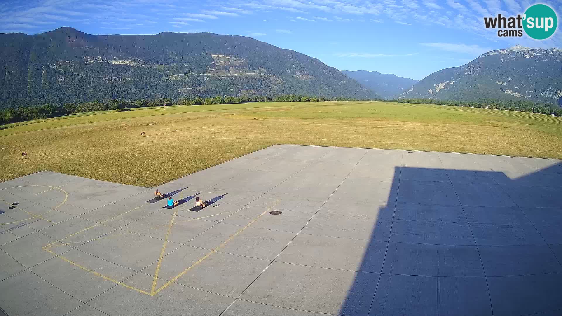 Webcam aereoporto di Bovec (Plezzo) – Vista verso il Kanin