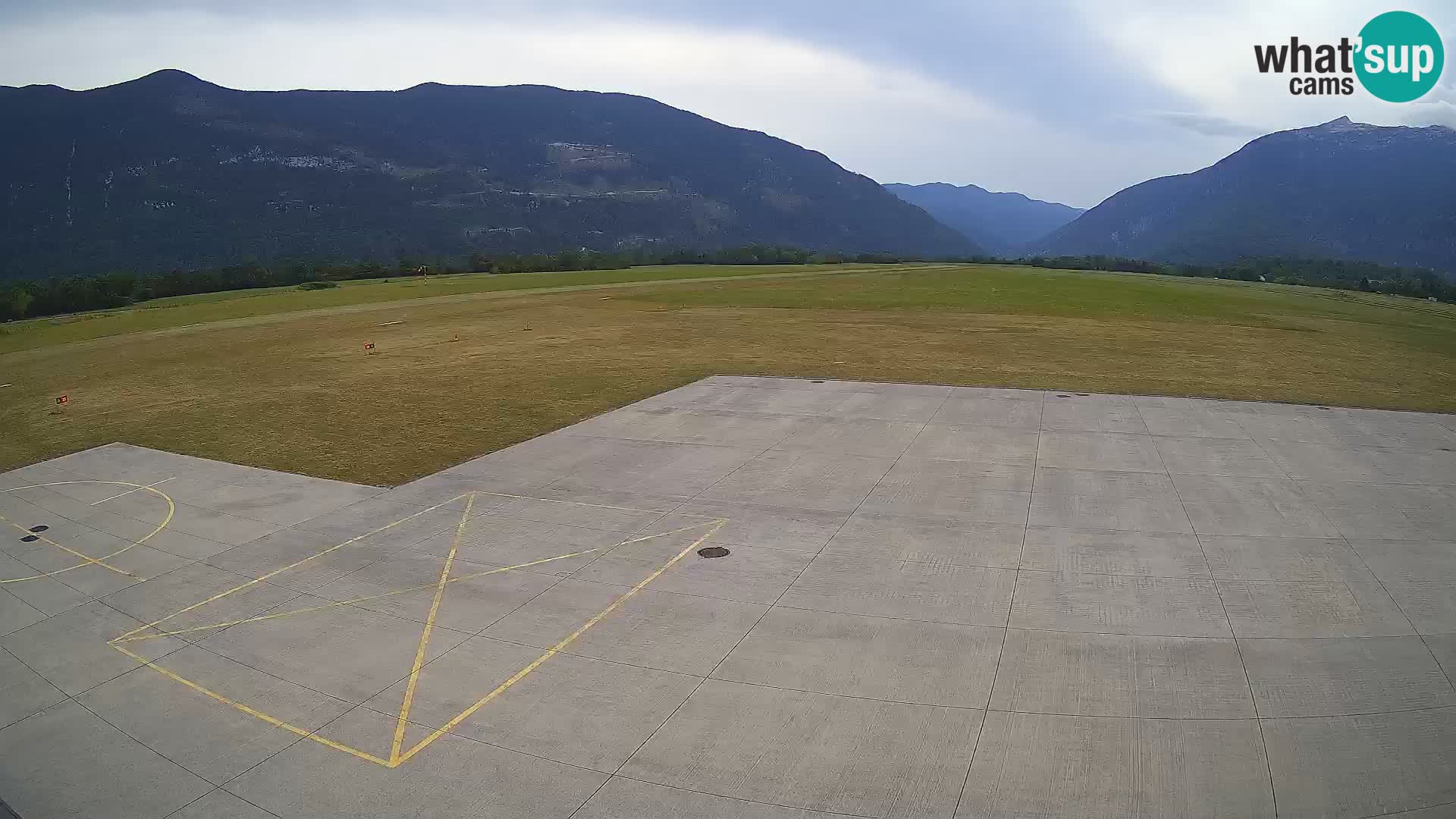 Webcam aereoporto di Bovec (Plezzo) – Vista verso il Kanin