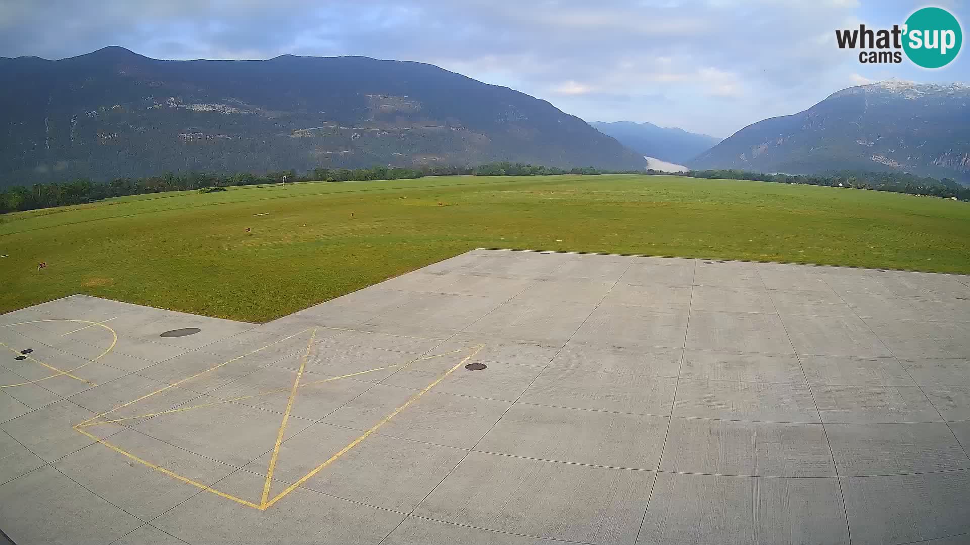 Webcam aereoporto di Bovec (Plezzo) – Vista verso il Kanin