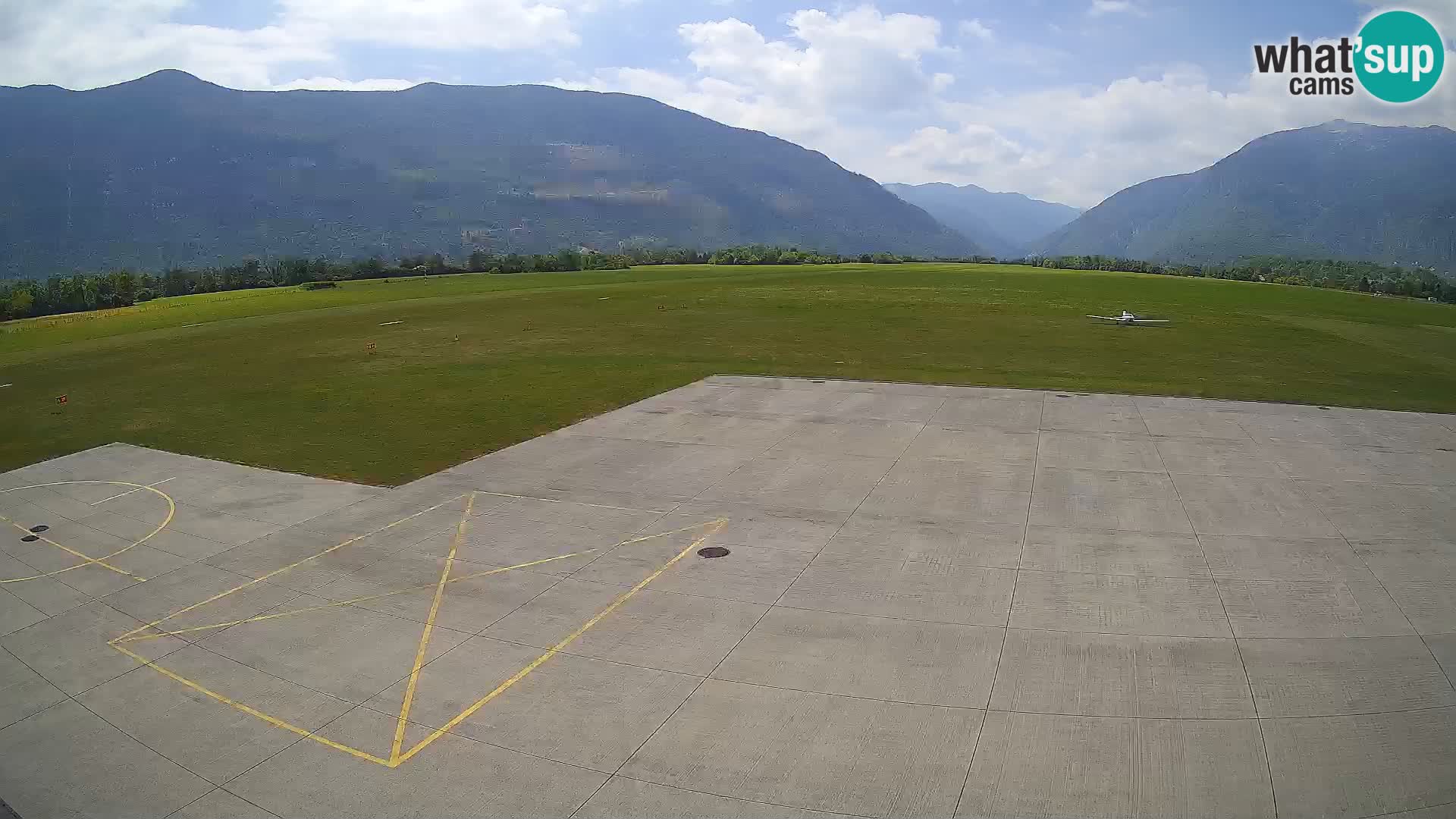 Webcam aereoporto di Bovec (Plezzo) – Vista verso il Kanin