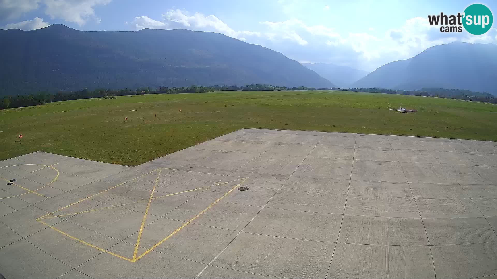 Webcam aereoporto di Bovec (Plezzo) – Vista verso il Kanin