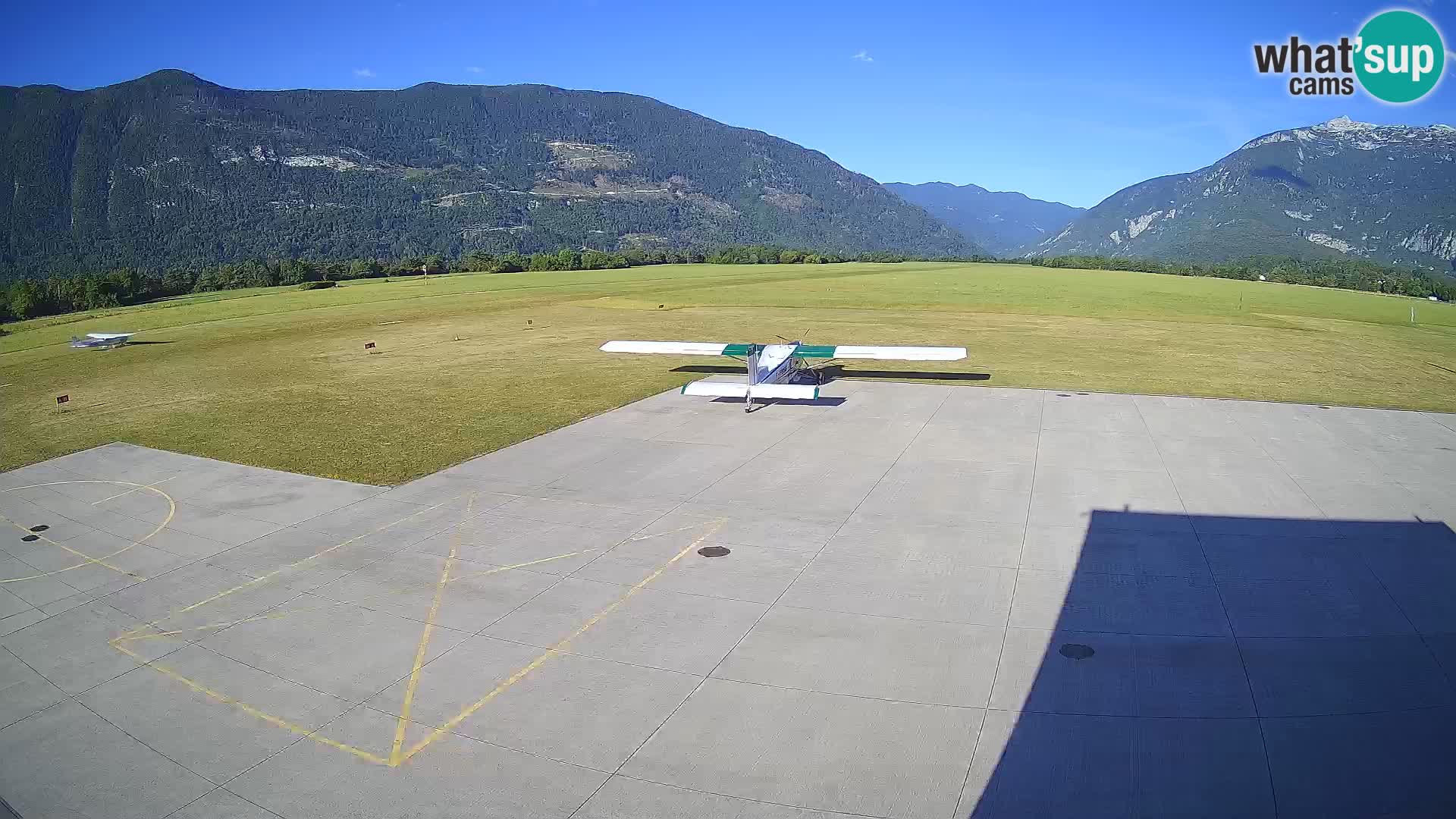Bovec spletna kamera letališče – Skydive Bovec