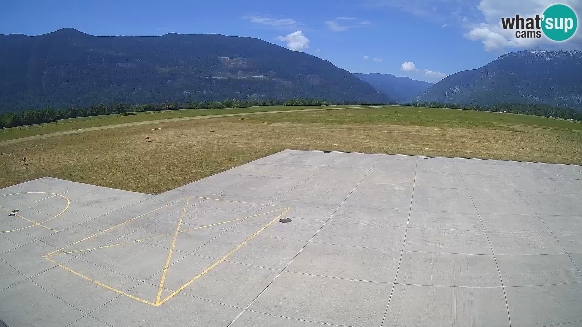 Webcam aereoporto di Bovec (Plezzo) – Vista verso il Kanin