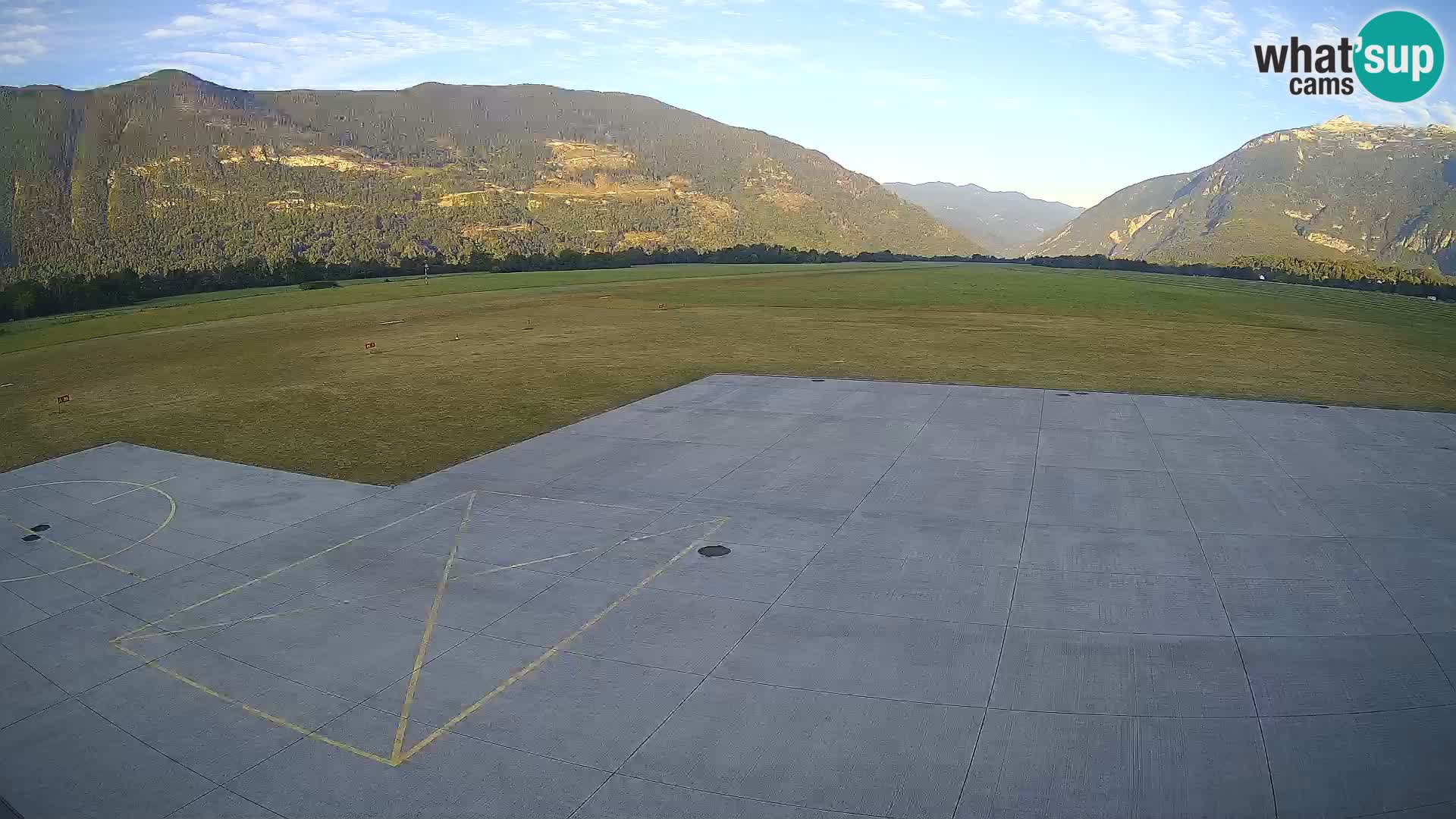 Webcam aereoporto di Bovec (Plezzo) – Vista verso il Kanin