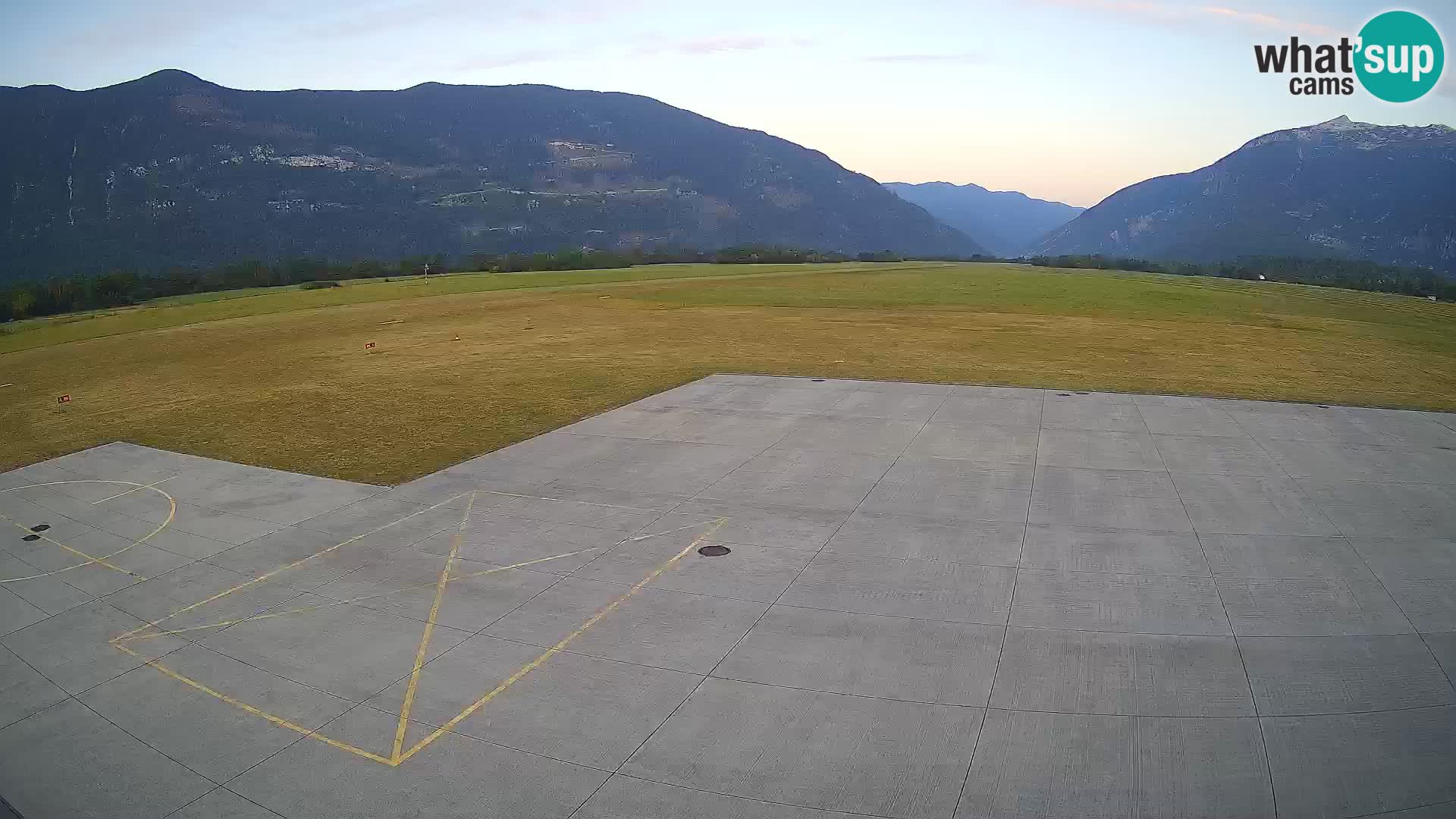 Webcam aereoporto di Bovec (Plezzo) – Vista verso il Kanin