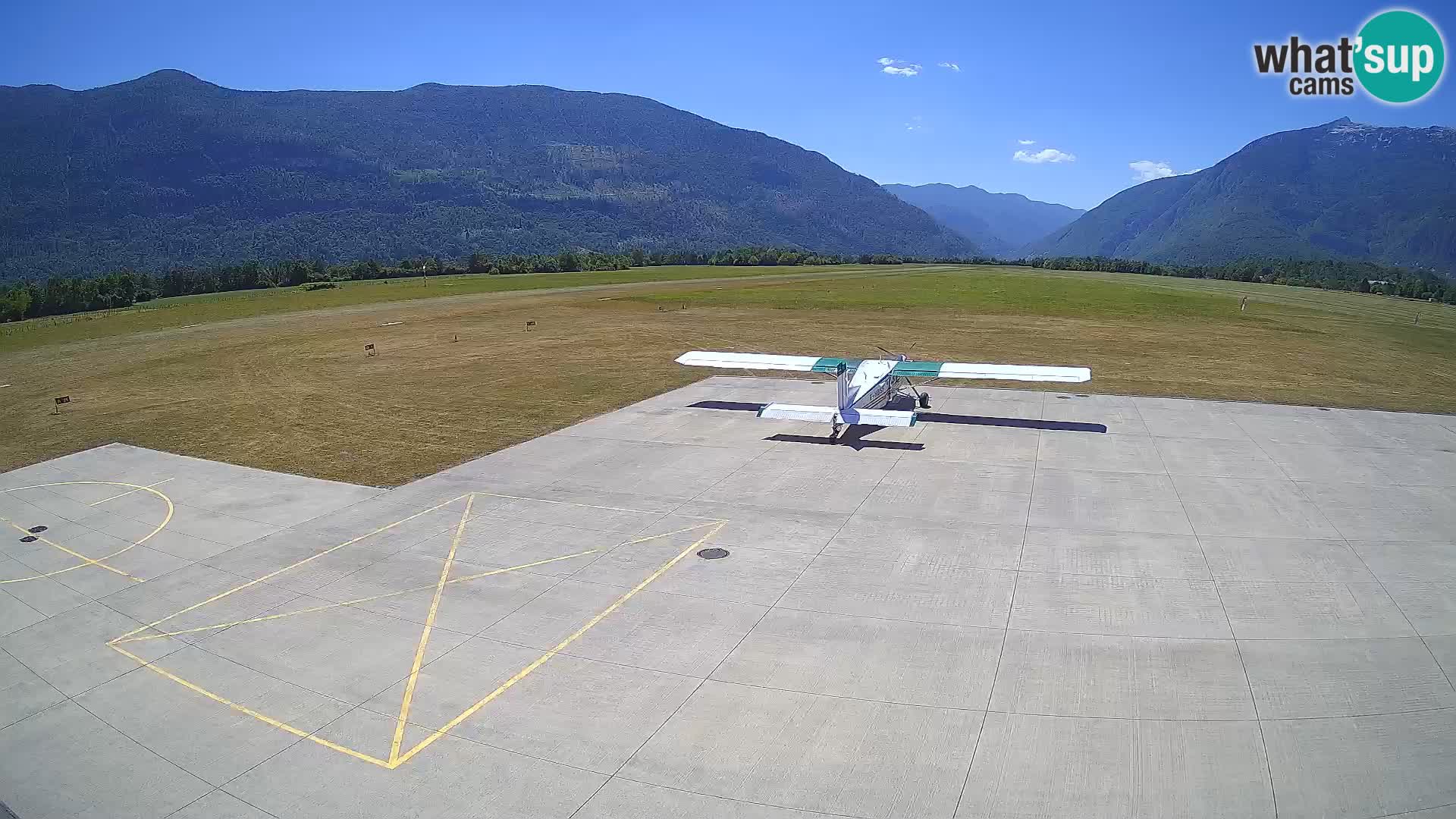 Webcam aereoporto di Bovec (Plezzo) – Vista verso il Kanin