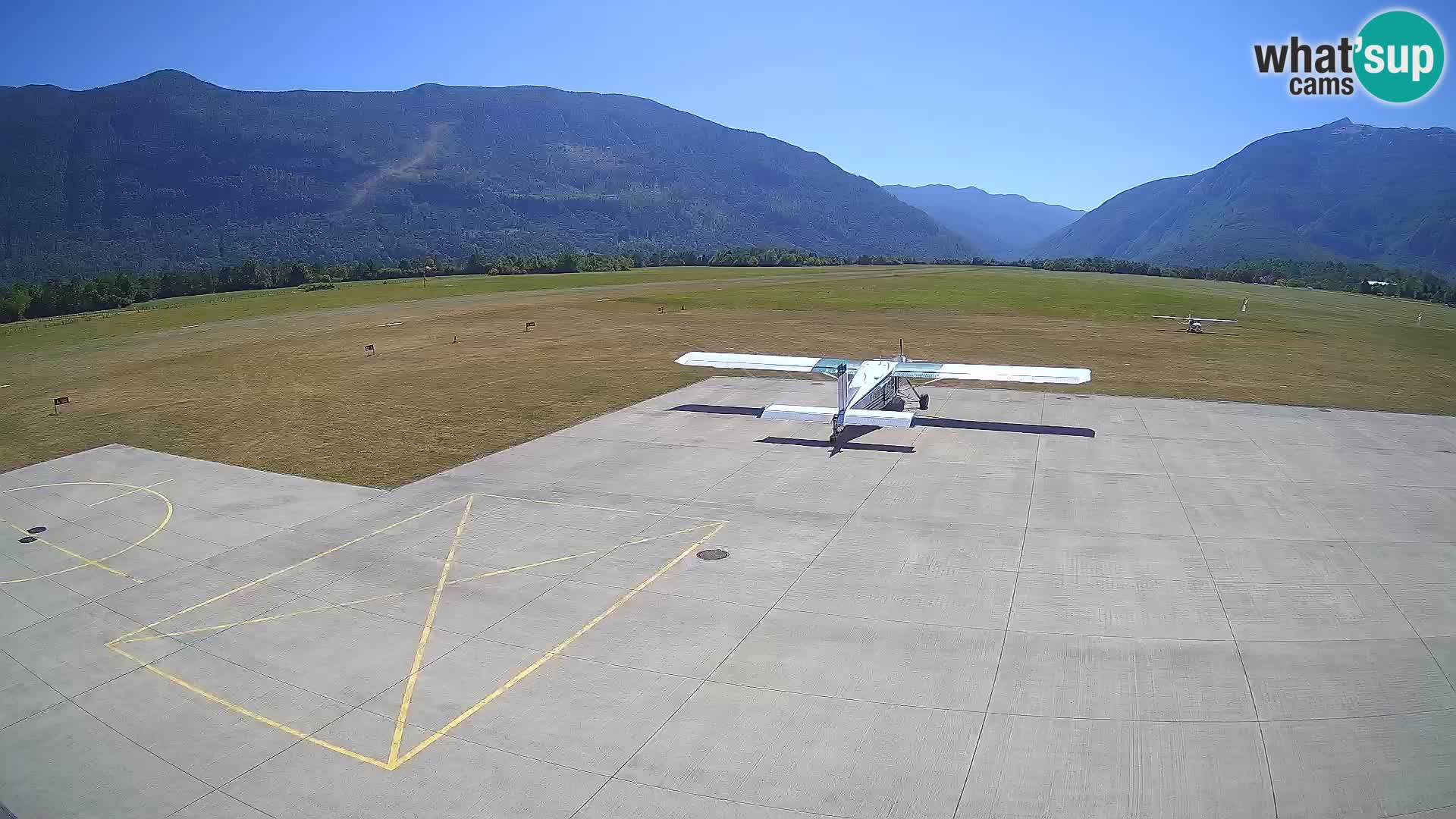 Webcam aereoporto di Bovec (Plezzo) – Vista verso il Kanin