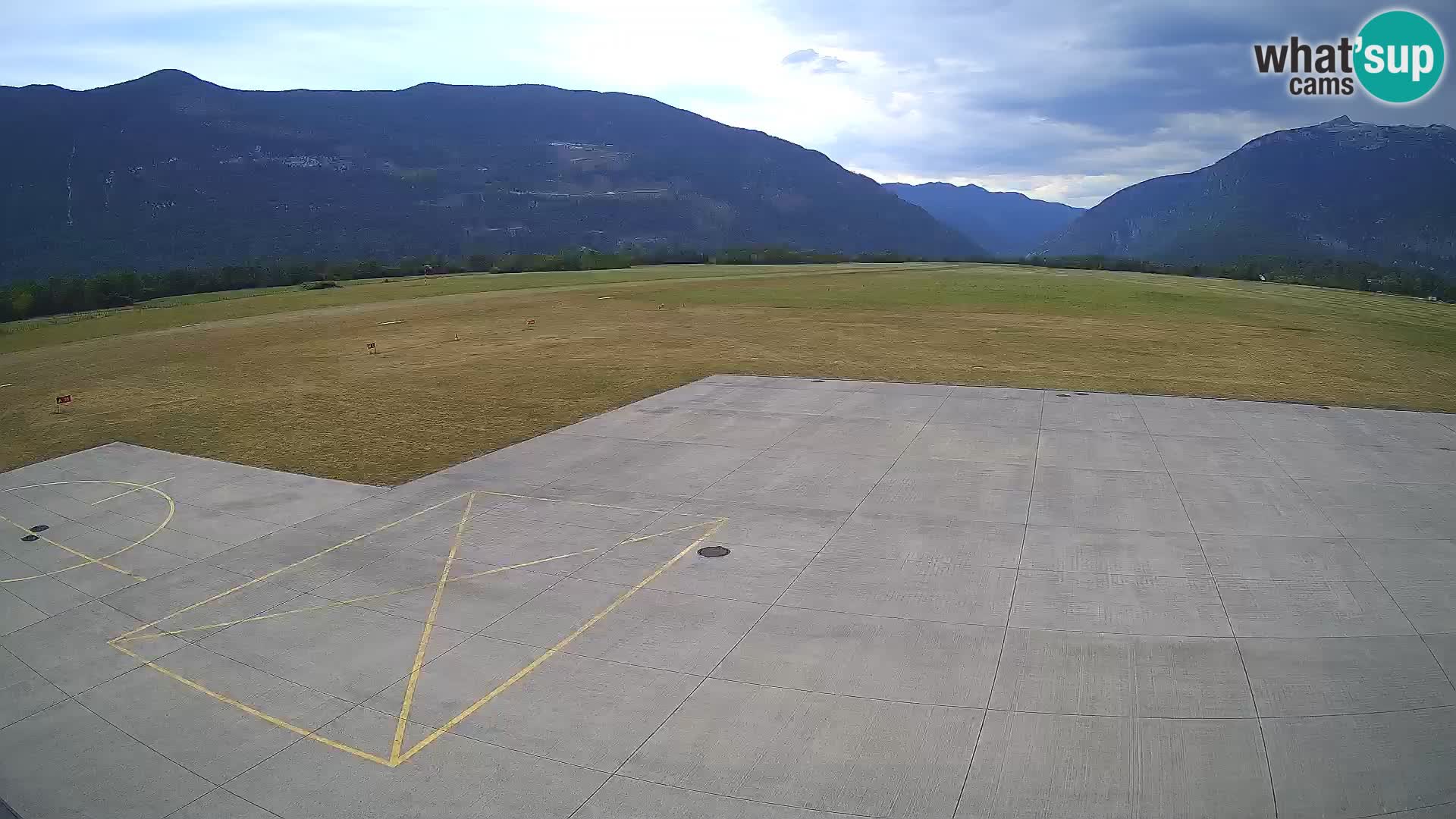 Webcam aereoporto di Bovec (Plezzo) – Vista verso il Kanin