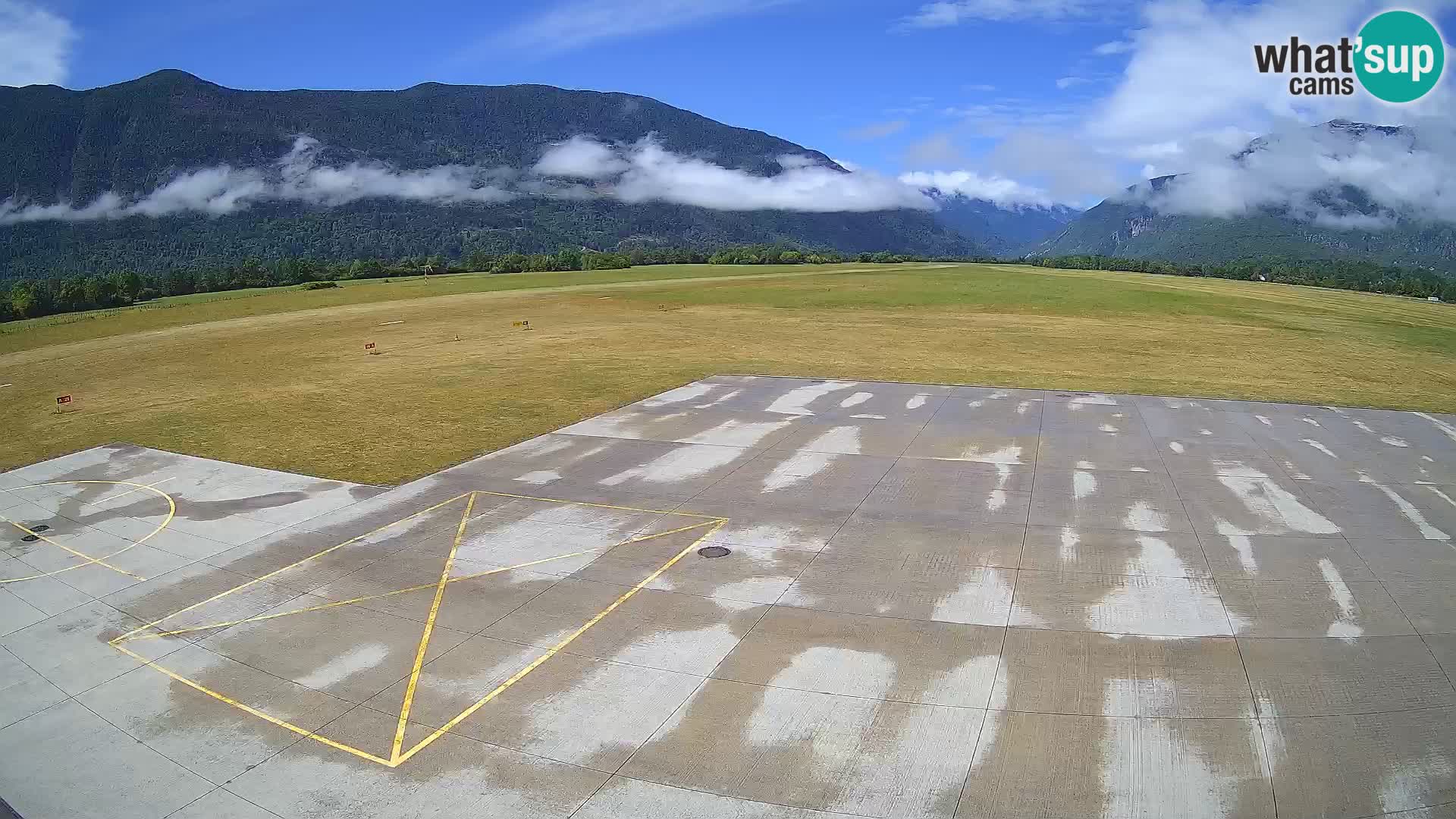 Webcam aereoporto di Bovec (Plezzo) – Vista verso il Kanin
