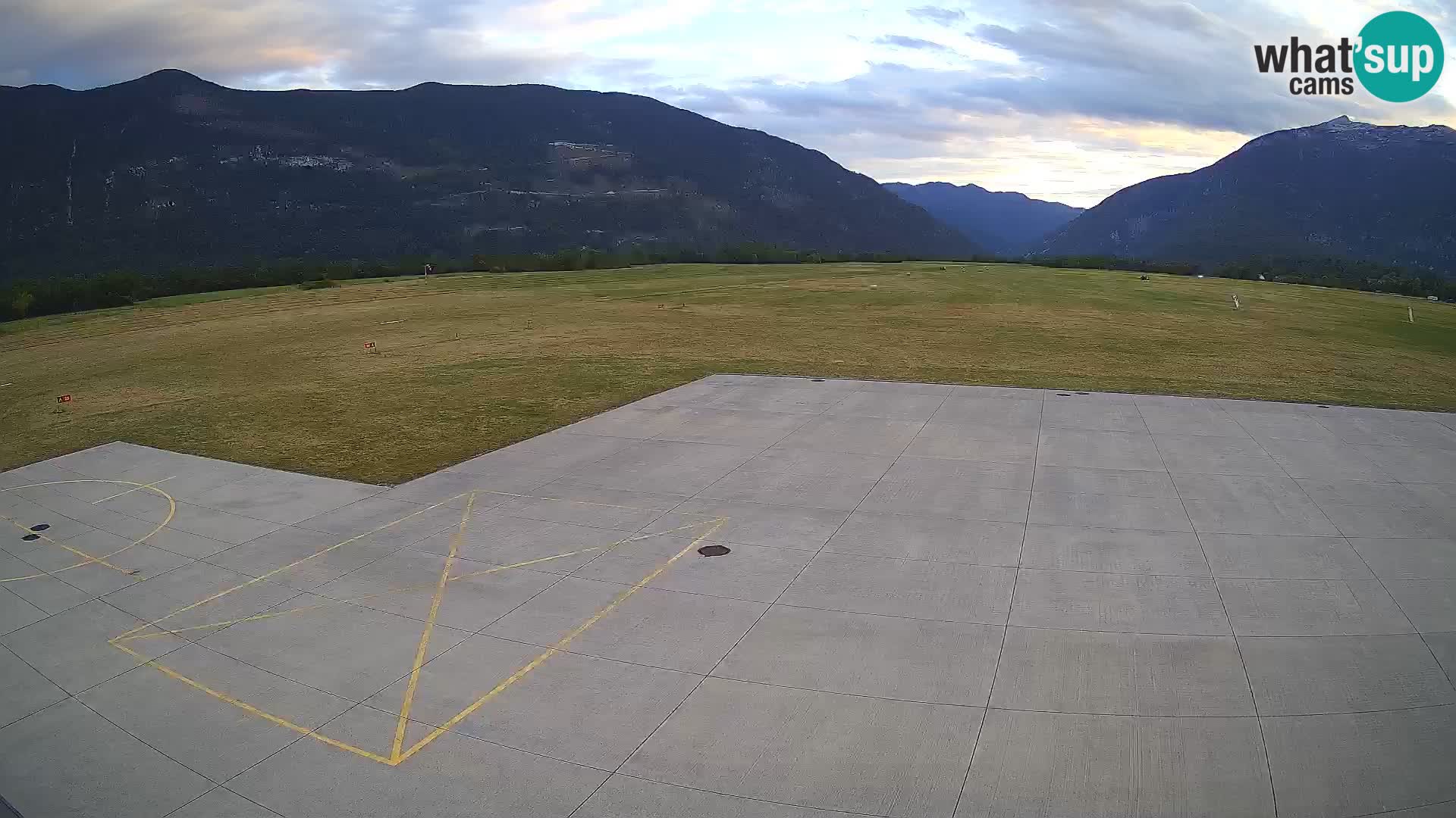 Webcam aereoporto di Bovec (Plezzo) – Vista verso il Kanin
