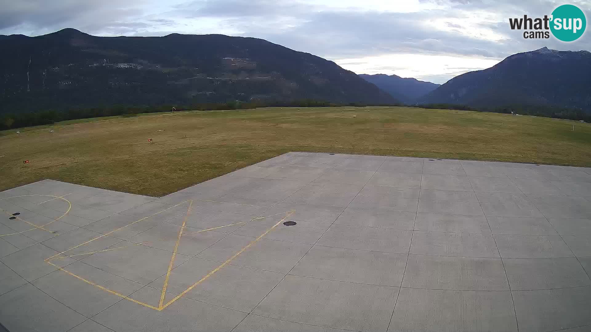 Webcam aereoporto di Bovec (Plezzo) – Vista verso il Kanin