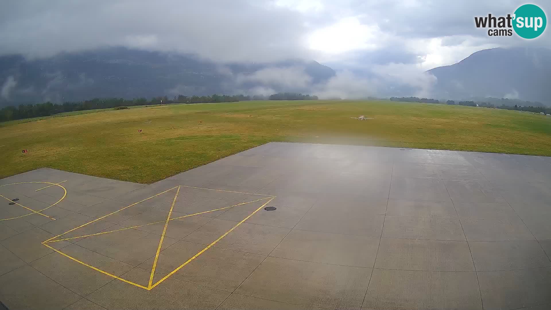Webcam aereoporto di Bovec (Plezzo) – Vista verso il Kanin