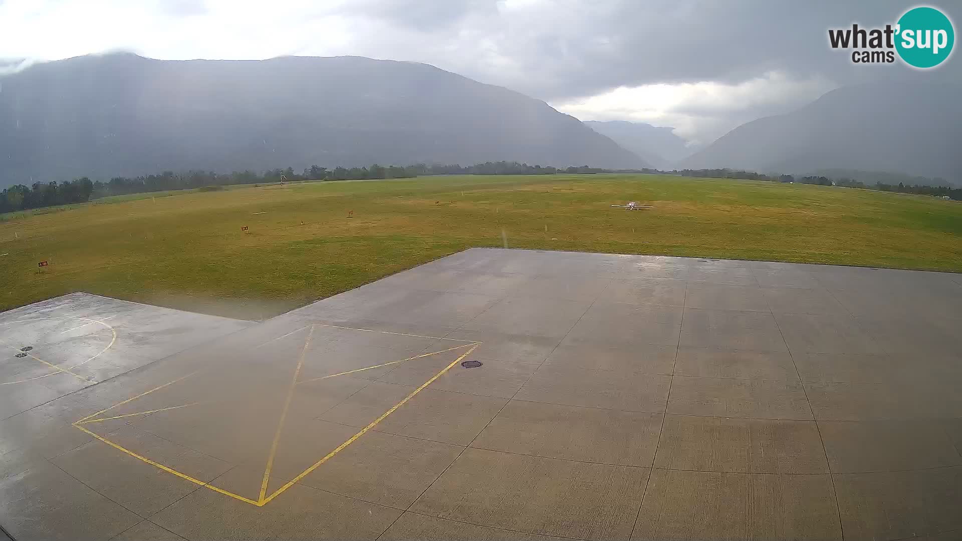 Webcam aereoporto di Bovec (Plezzo) – Vista verso il Kanin