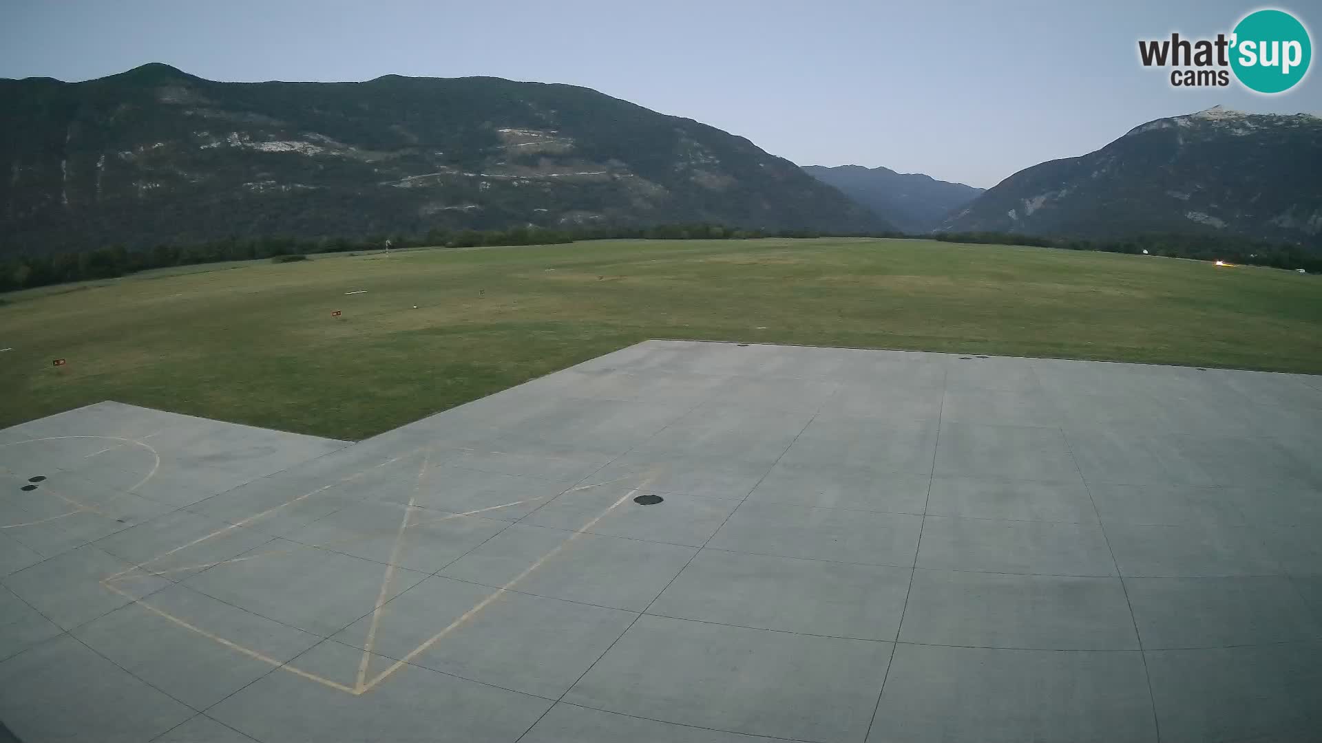 Webcam aereoporto di Bovec (Plezzo) – Vista verso il Kanin