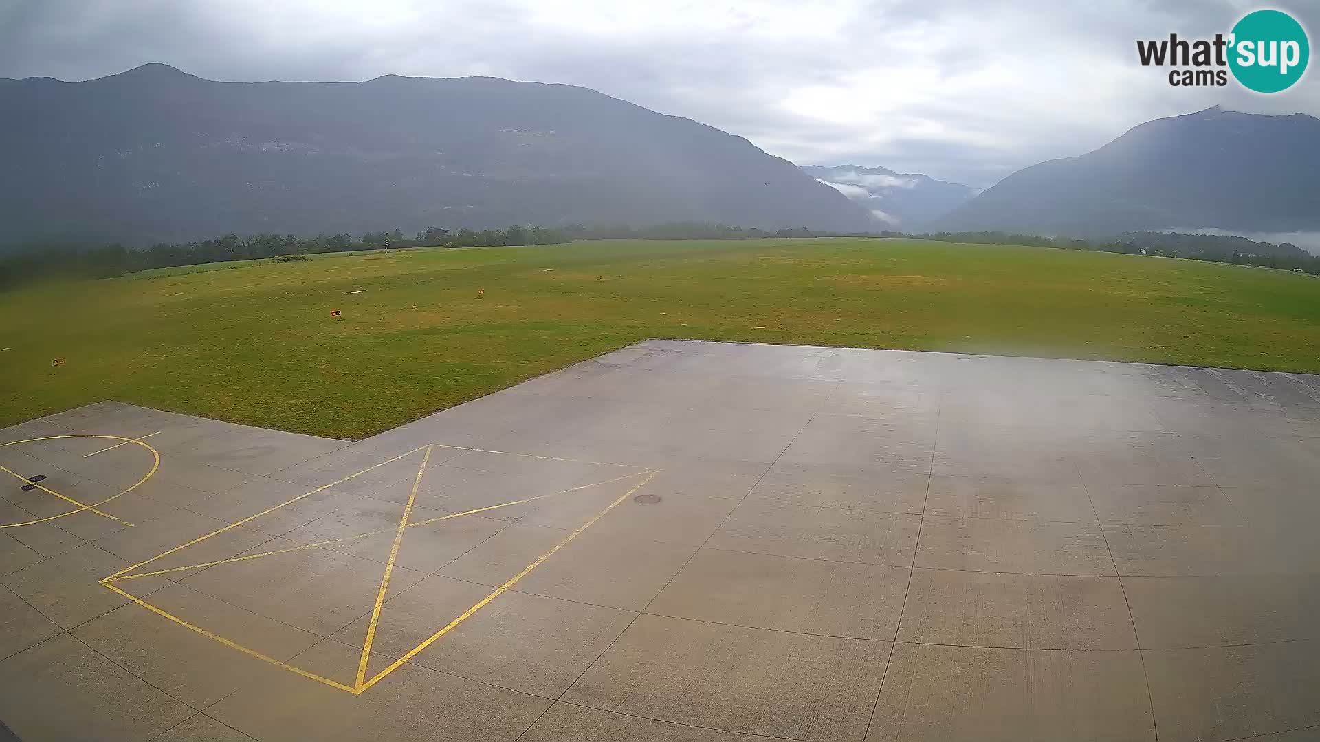 Webcam aereoporto di Bovec (Plezzo) – Vista verso il Kanin