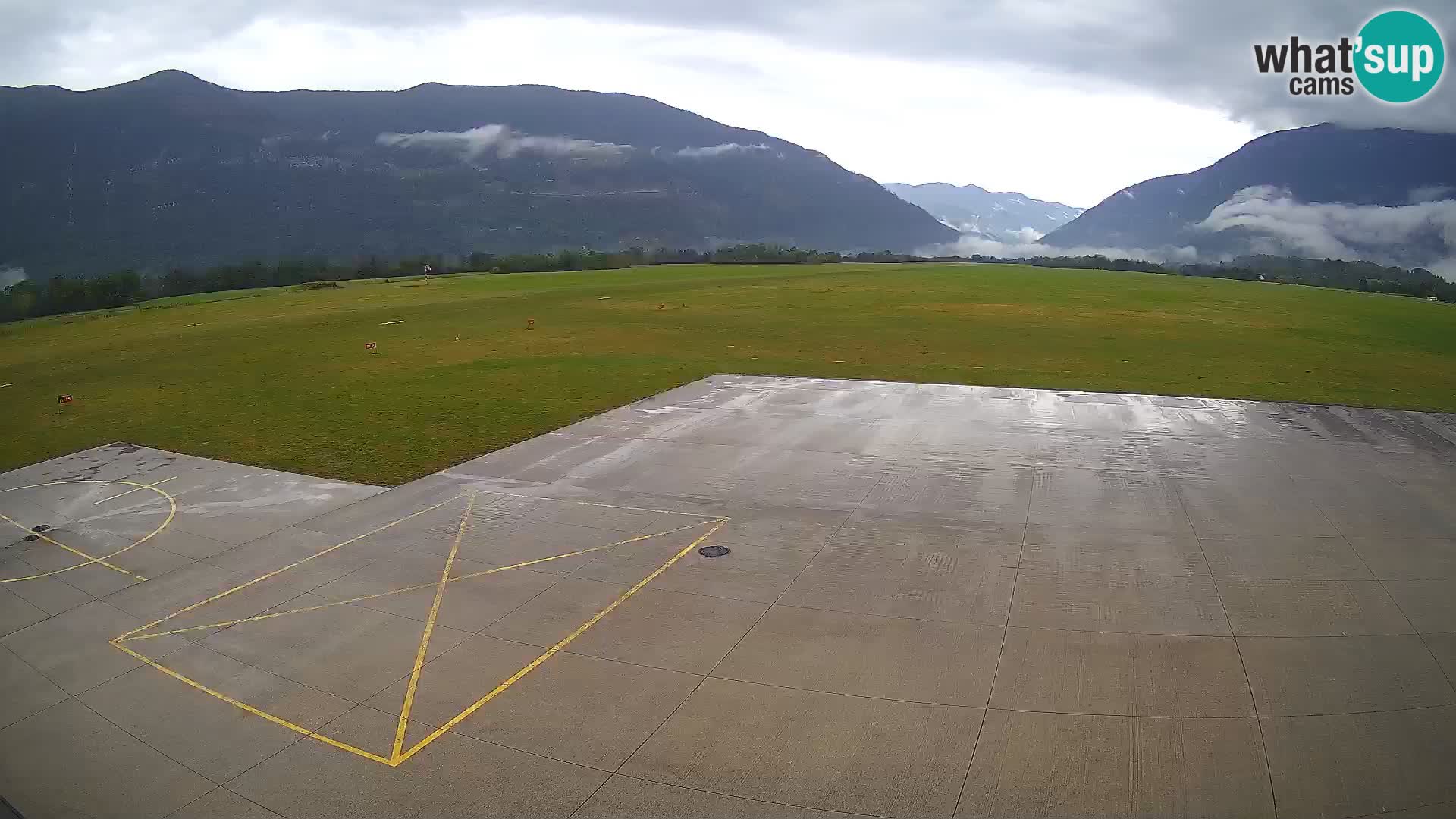 Webcam aereoporto di Bovec (Plezzo) – Vista verso il Kanin