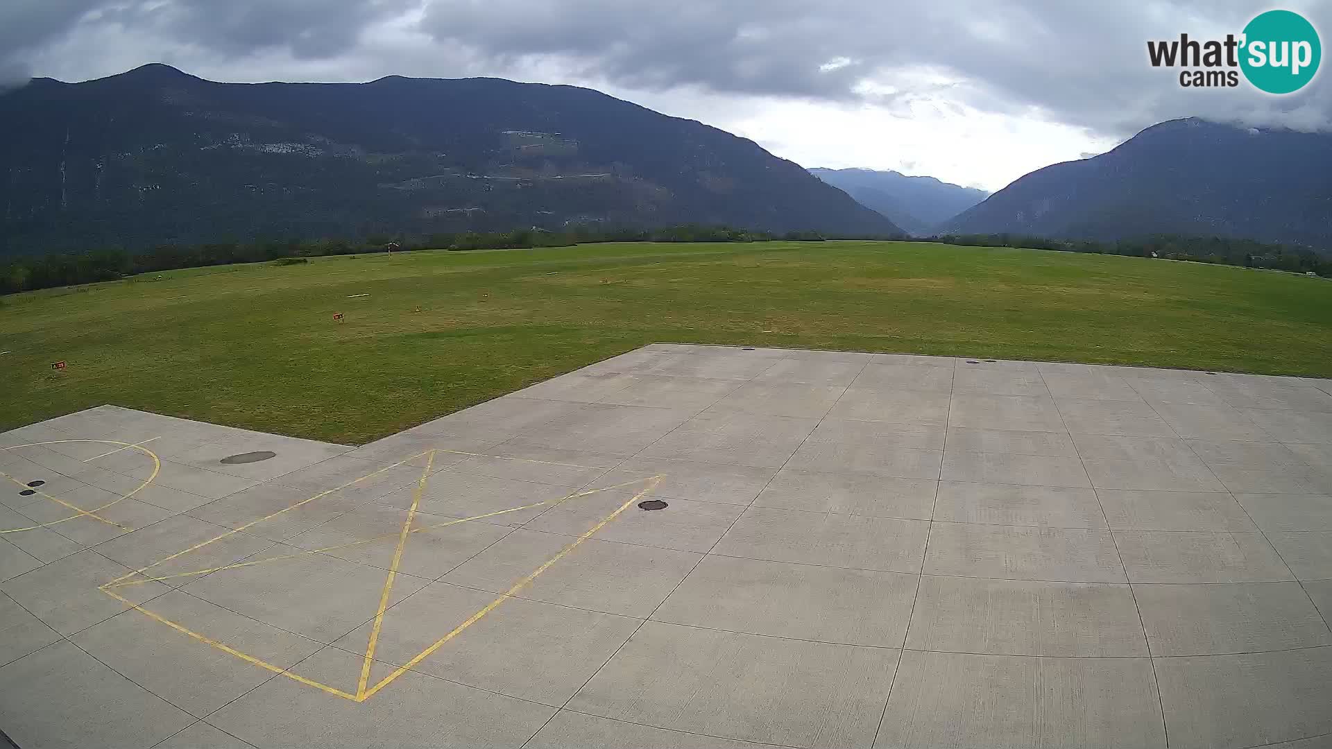 Webcam aereoporto di Bovec (Plezzo) – Vista verso il Kanin