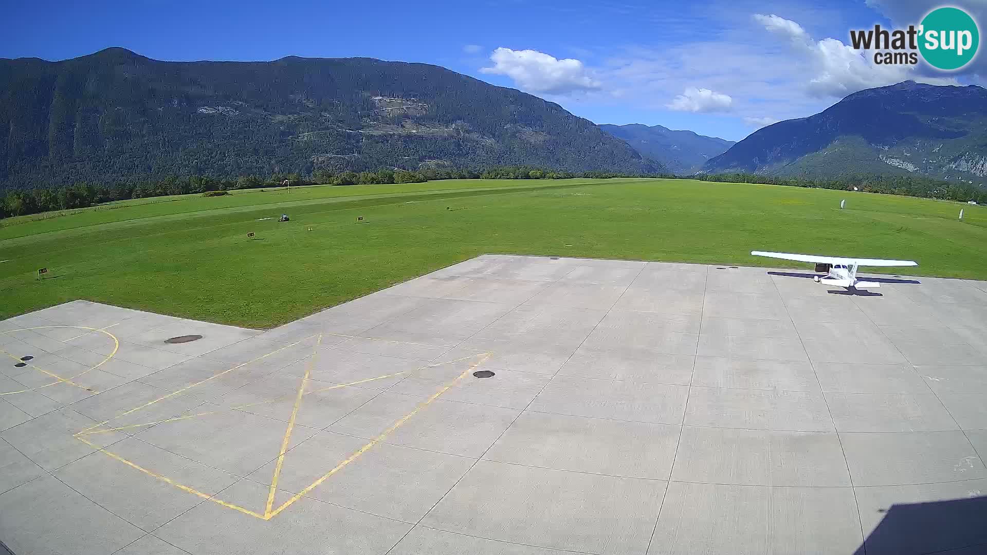 Webcam aereoporto di Bovec (Plezzo) – Vista verso il Kanin