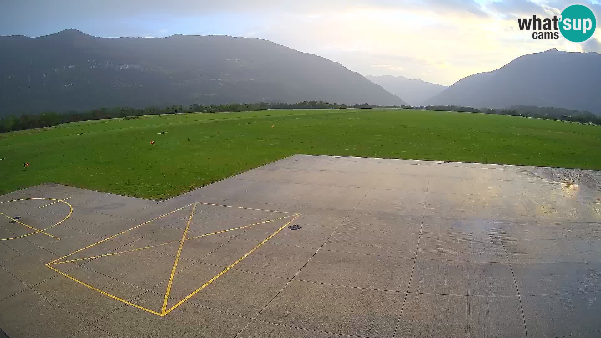 Bovec spletna kamera letališče – Skydive Bovec