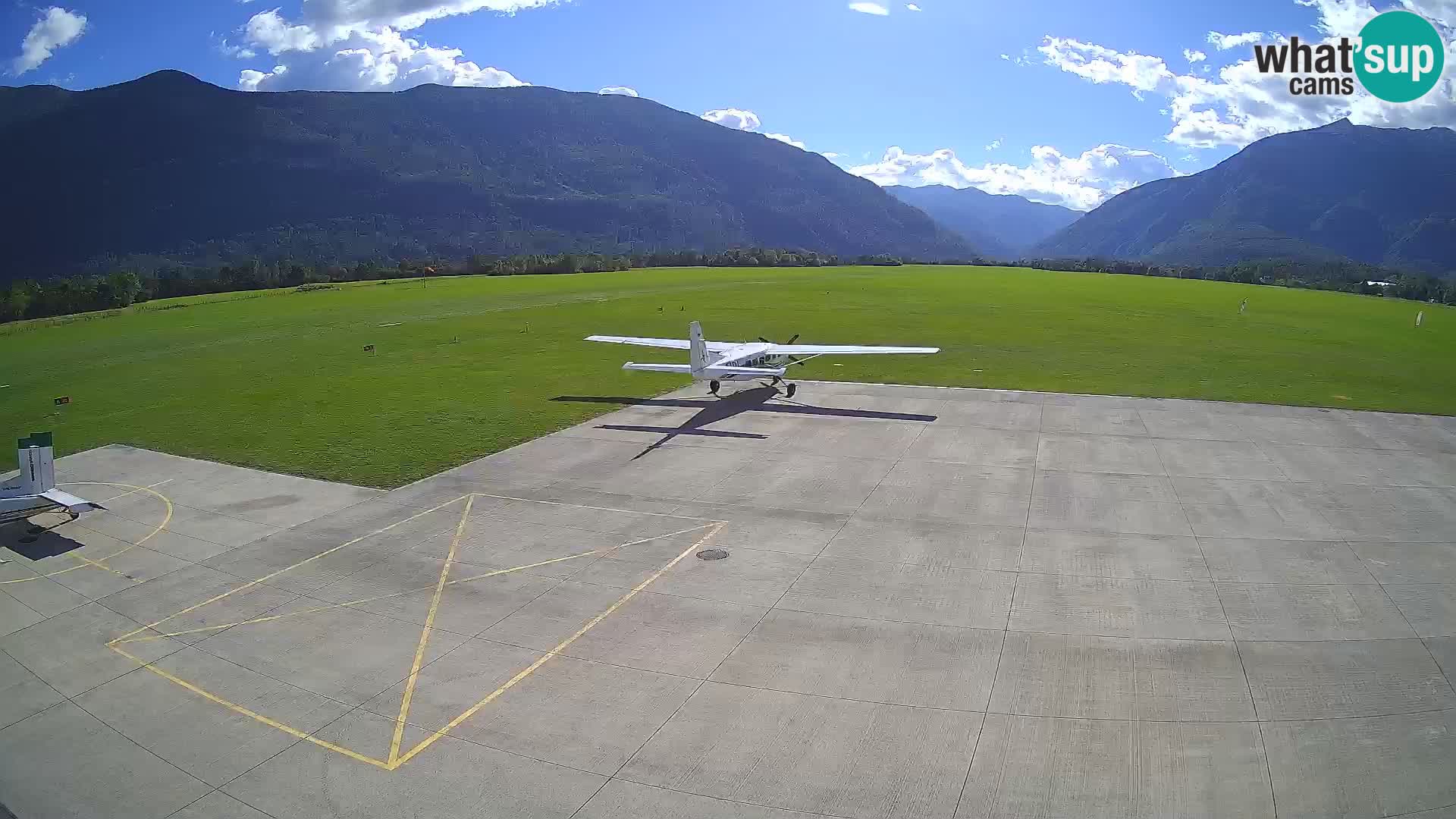 Bovec spletna kamera letališče – Skydive Bovec