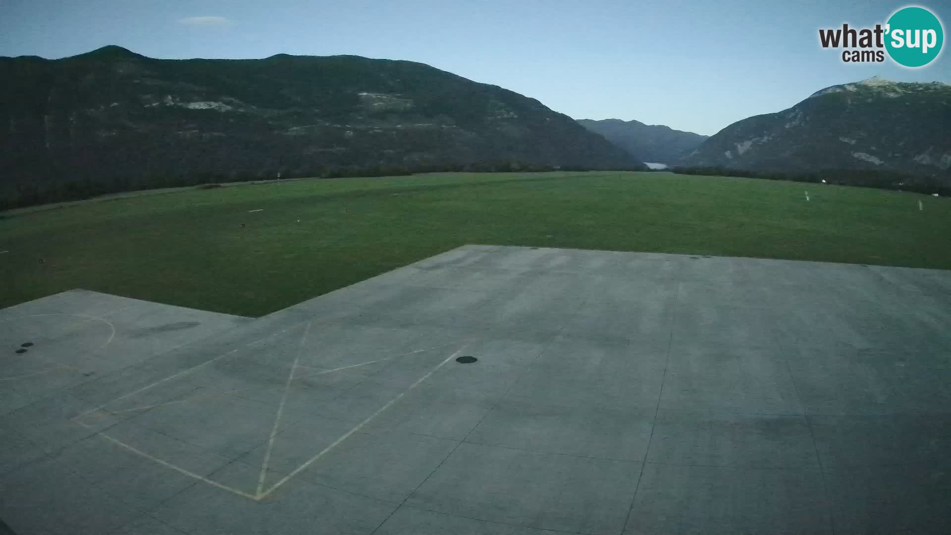 Webcam aereoporto di Bovec (Plezzo) – Vista verso il Kanin