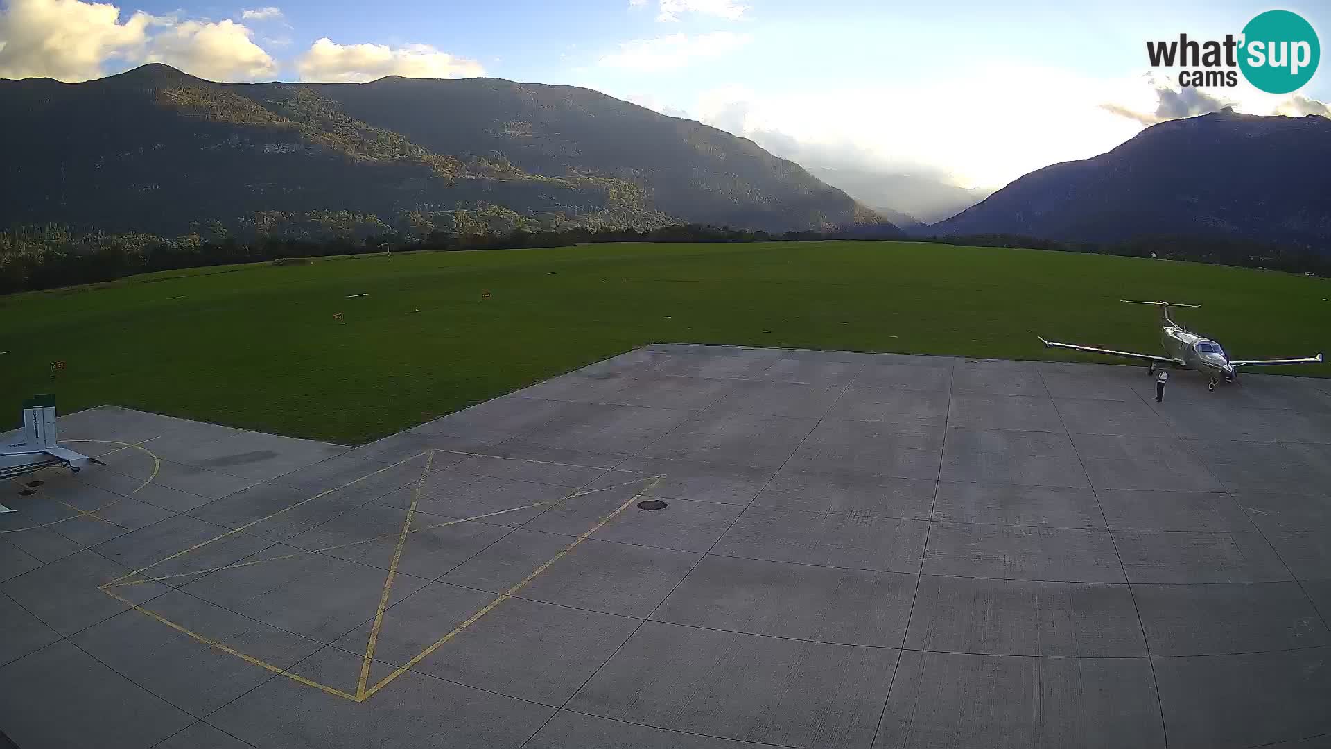 Webcam aereoporto di Bovec (Plezzo) – Vista verso il Kanin