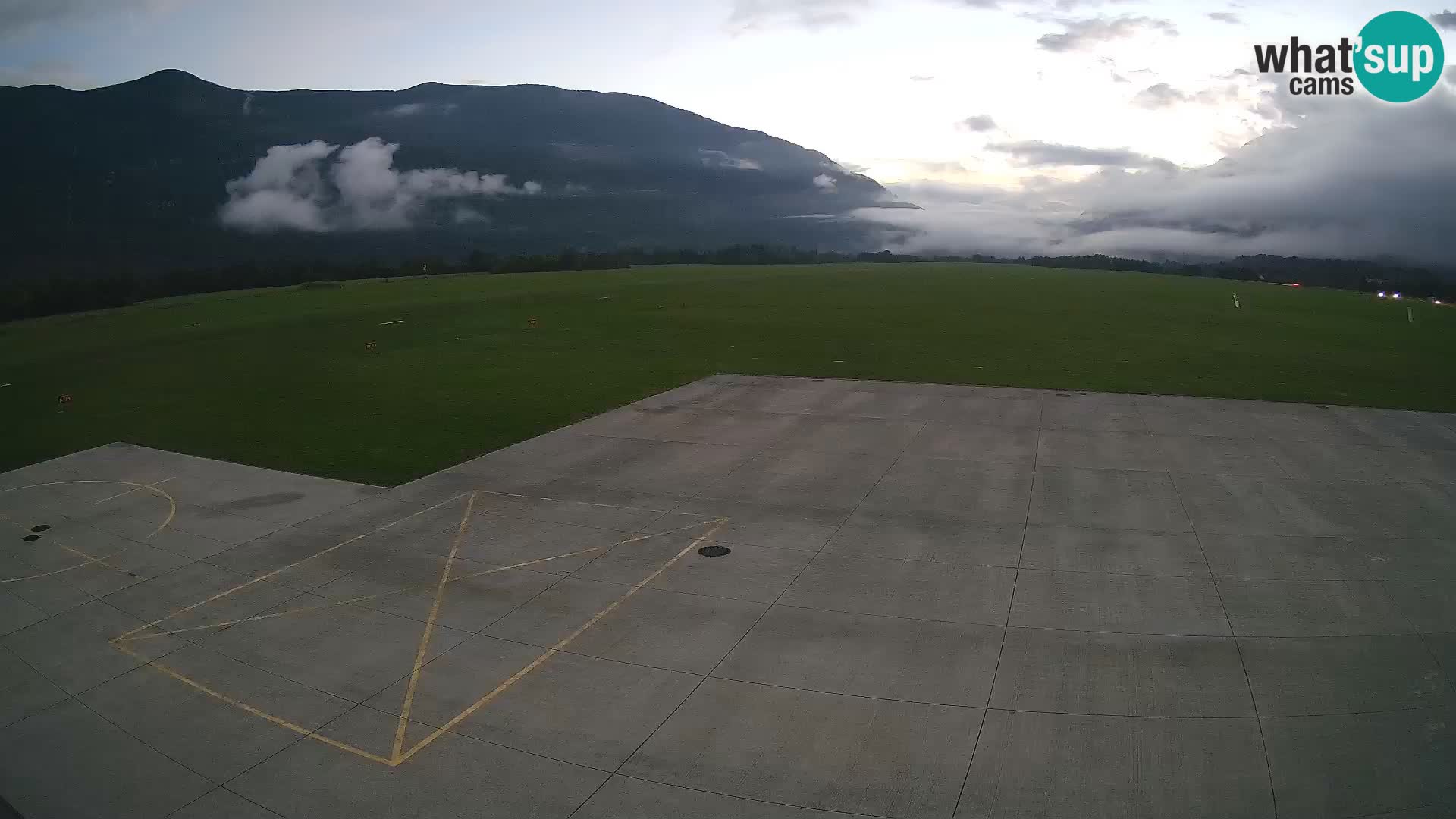 Bovec spletna kamera letališče – Skydive Bovec