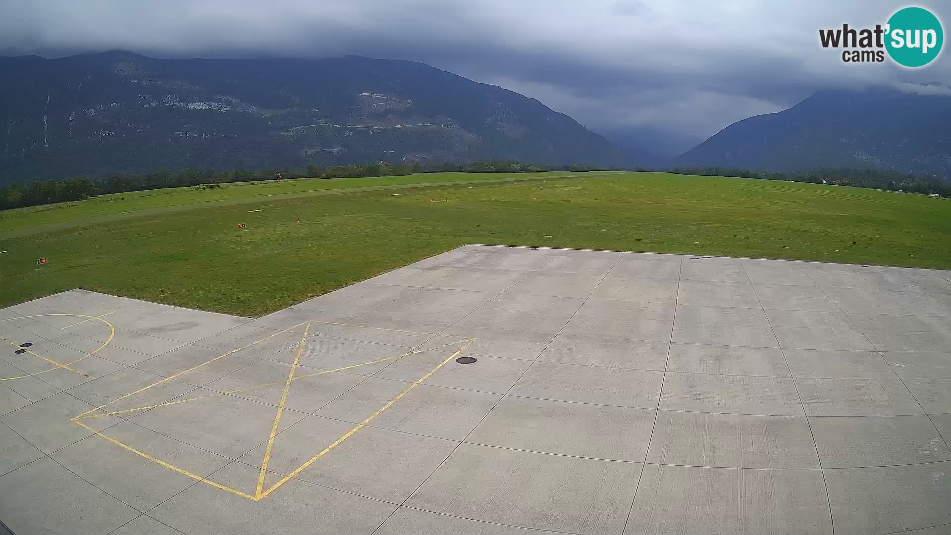 Webcam aereoporto di Bovec (Plezzo) – Vista verso il Kanin