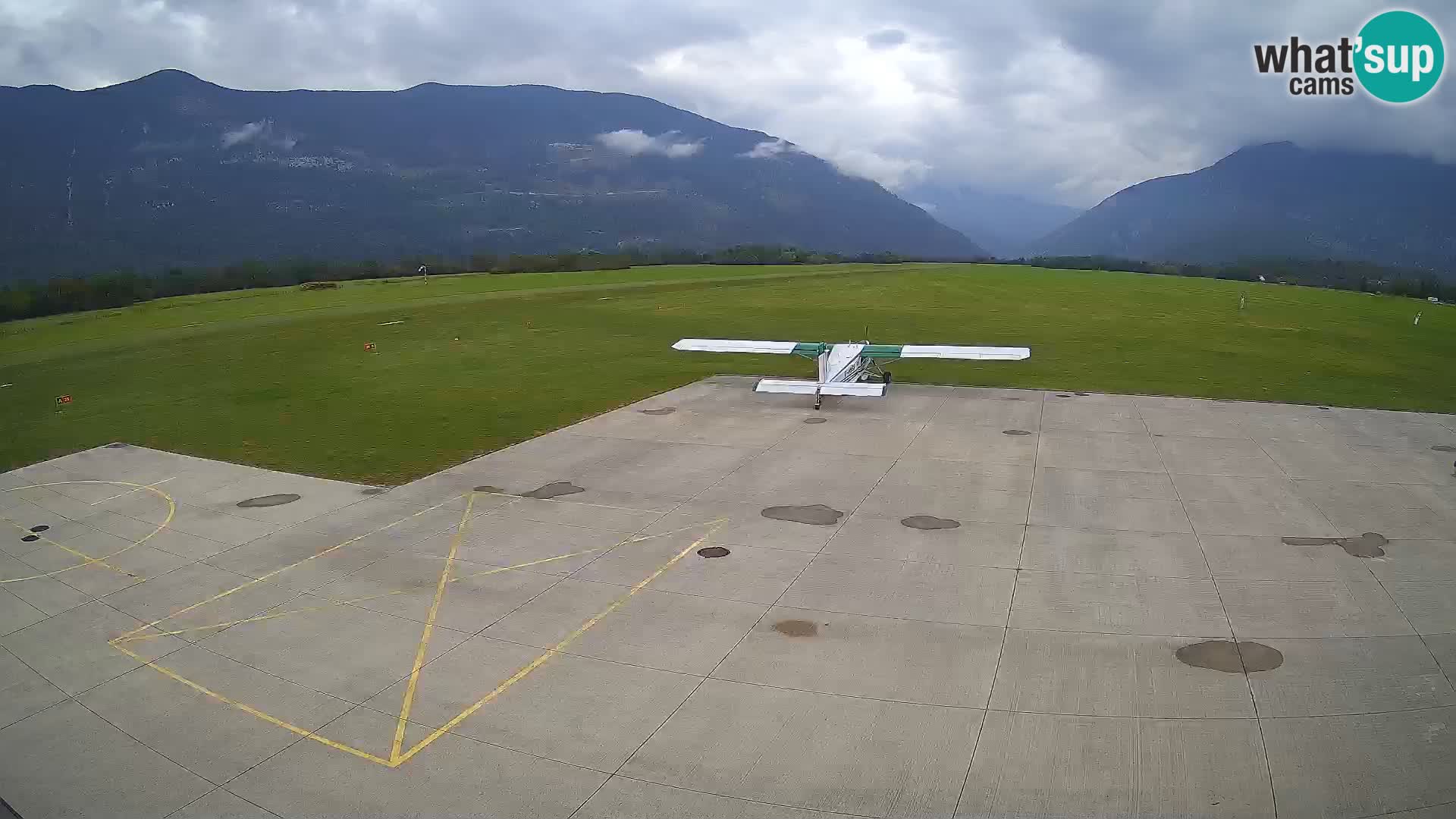Webcam aereoporto di Bovec (Plezzo) – Vista verso il Kanin