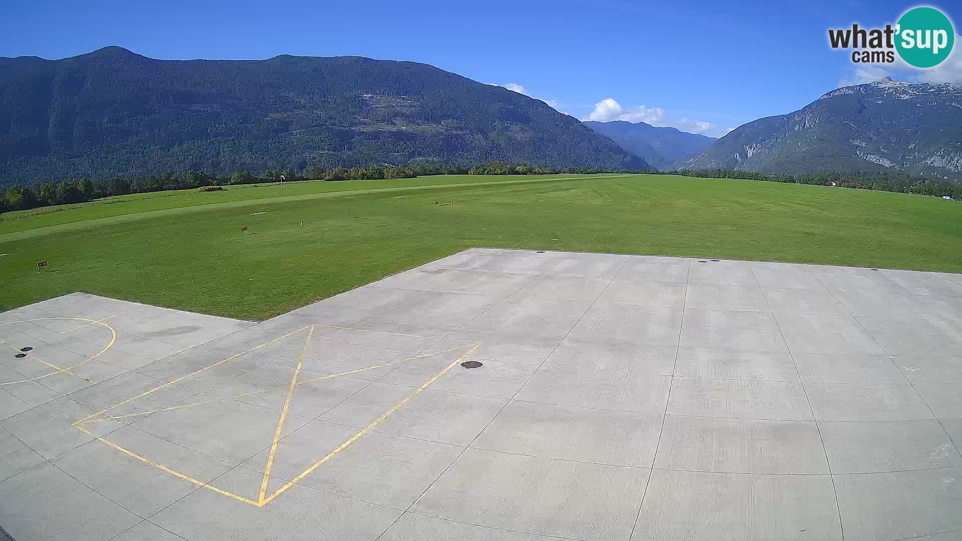 Webcam aereoporto di Bovec (Plezzo) – Vista verso il Kanin