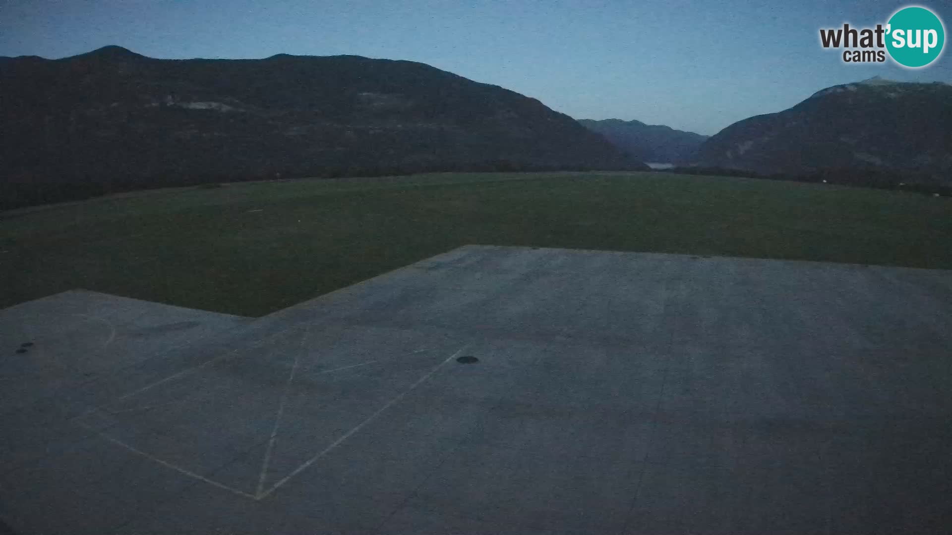 Webcam aereoporto di Bovec (Plezzo) – Vista verso il Kanin