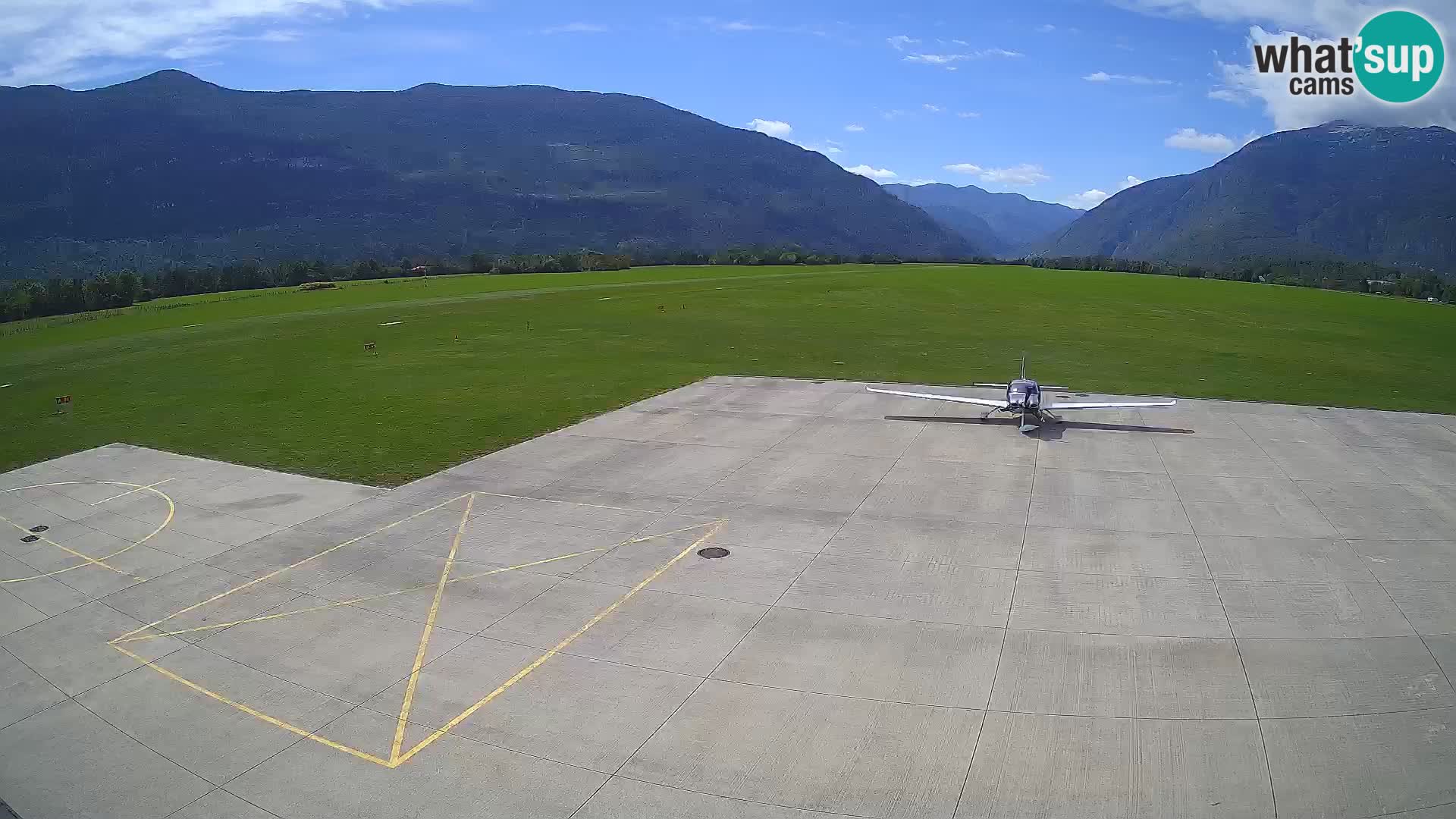 Webcam aereoporto di Bovec (Plezzo) – Vista verso il Kanin