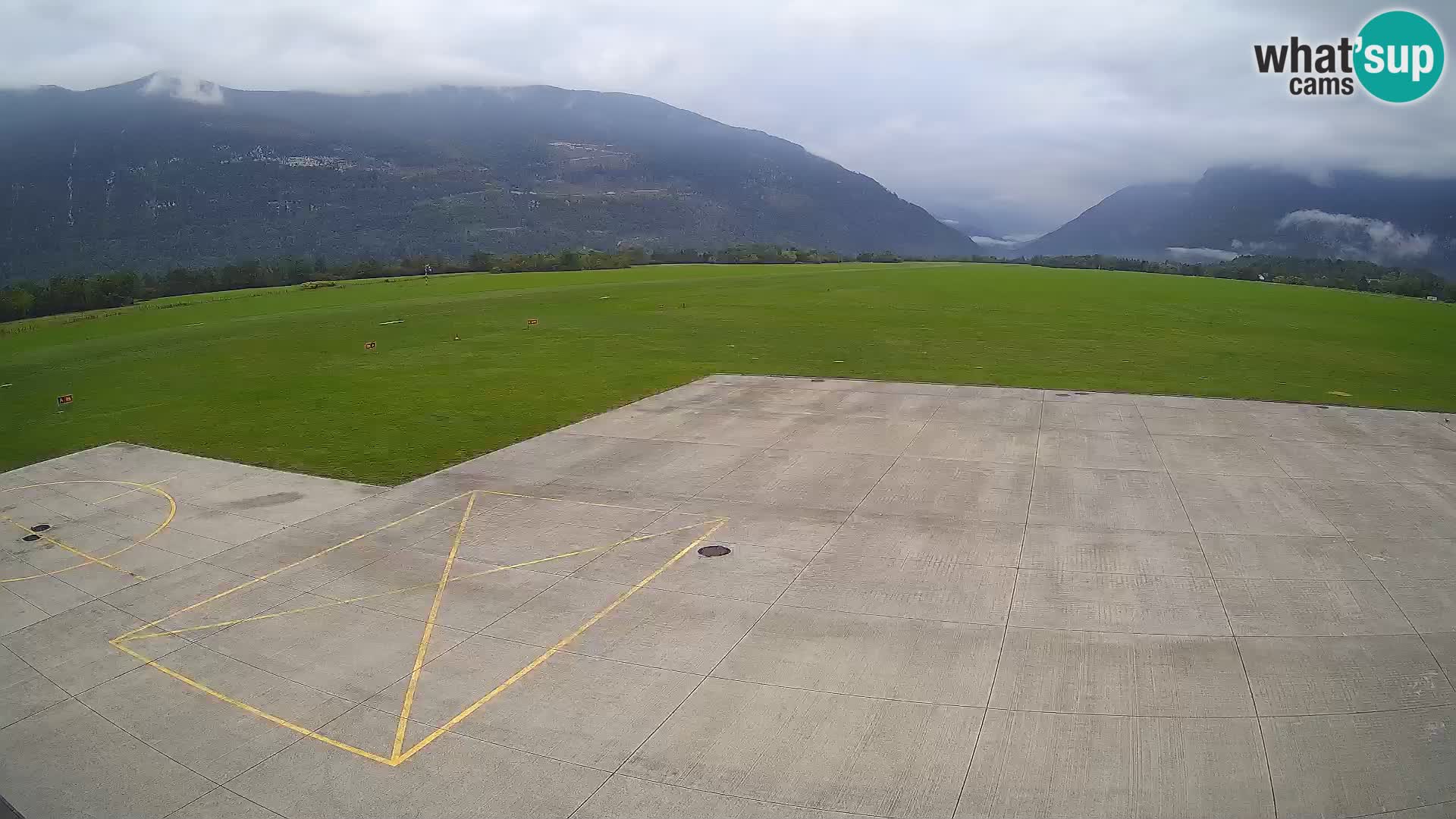 Webcam aereoporto di Bovec (Plezzo) – Vista verso il Kanin
