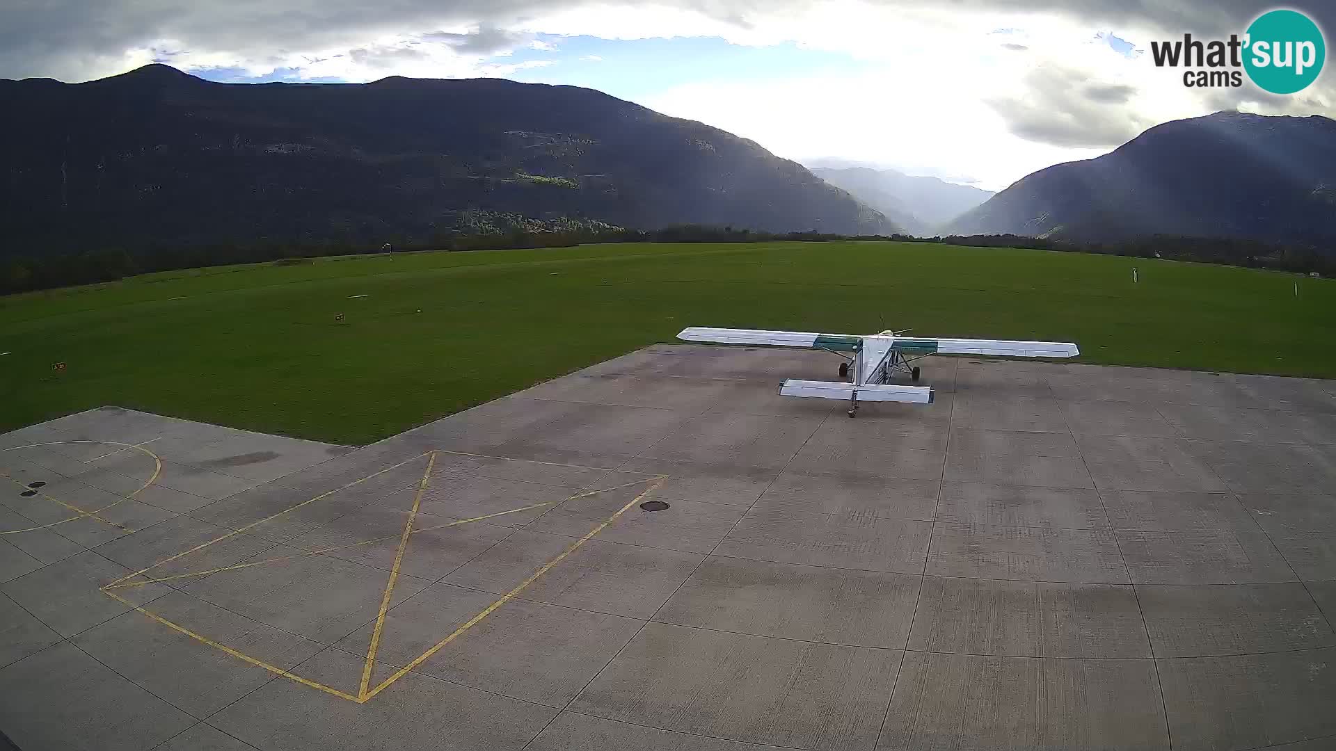 Webcam aereoporto di Bovec (Plezzo) – Vista verso il Kanin