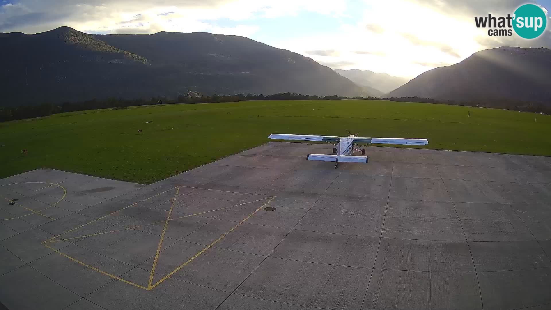 Bovec spletna kamera letališče – Skydive Bovec