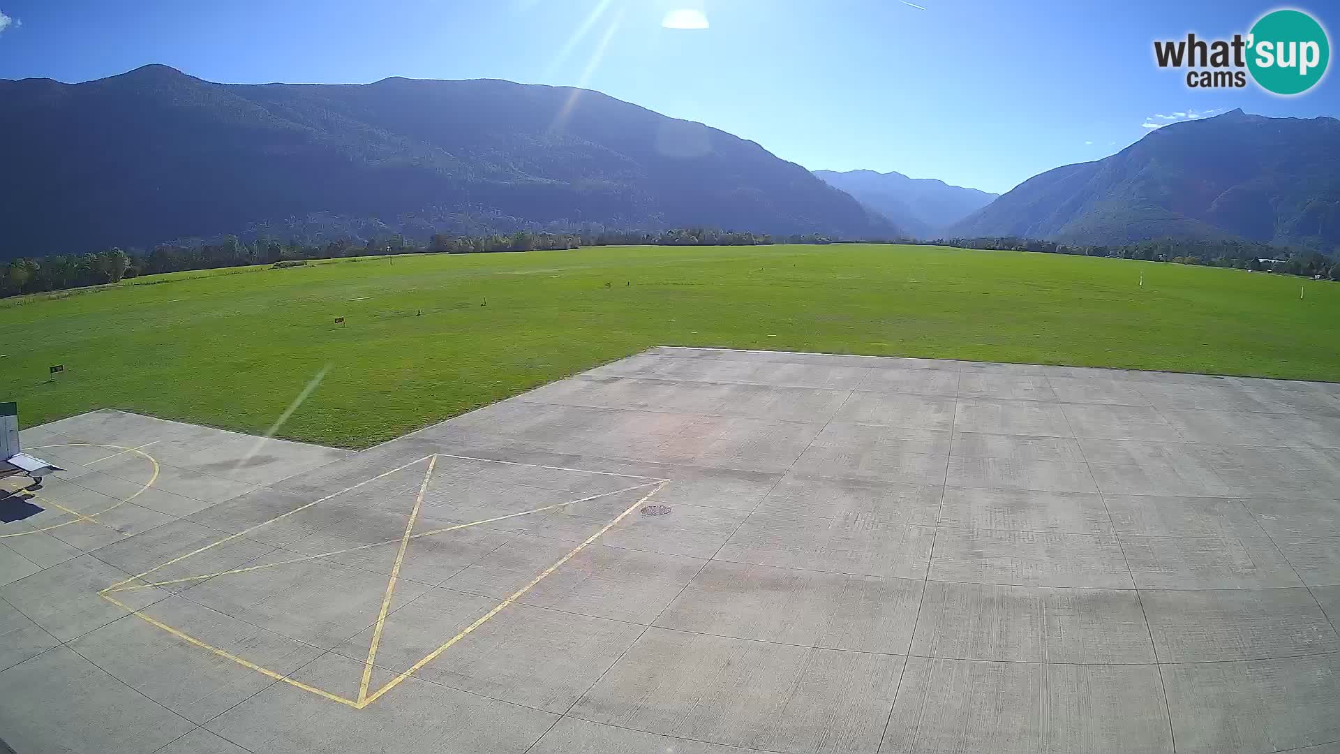 Webcam aereoporto di Bovec (Plezzo) – Vista verso il Kanin