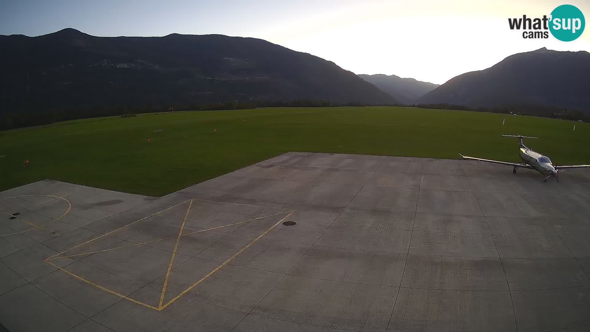 Webcam aereoporto di Bovec (Plezzo) – Vista verso il Kanin