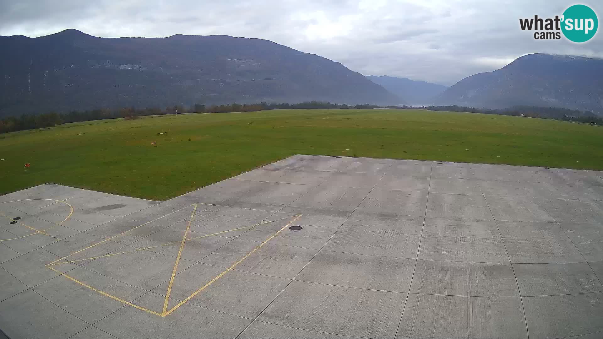 Webcam aereoporto di Bovec (Plezzo) – Vista verso il Kanin