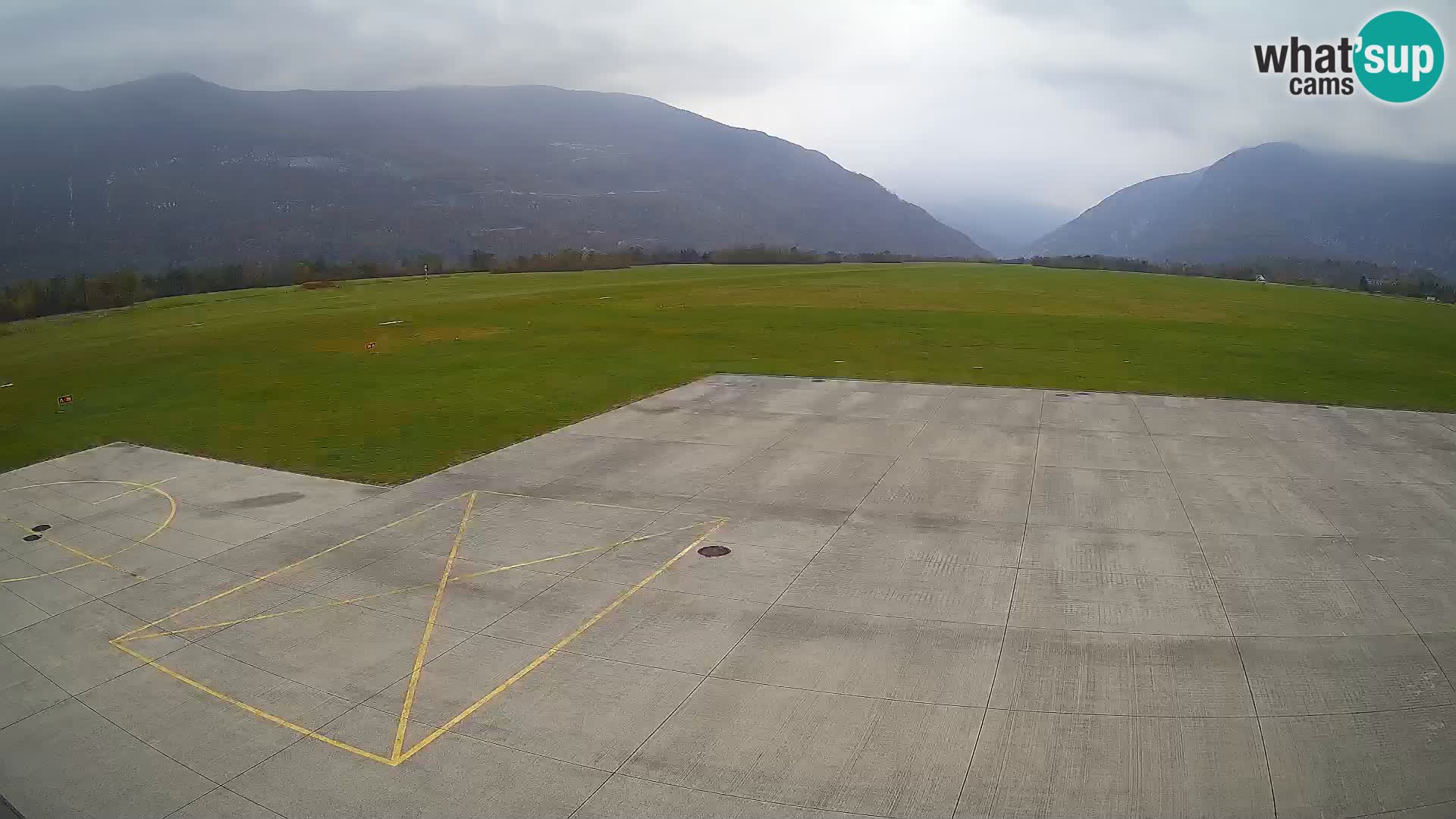 Webcam aereoporto di Bovec (Plezzo) – Vista verso il Kanin