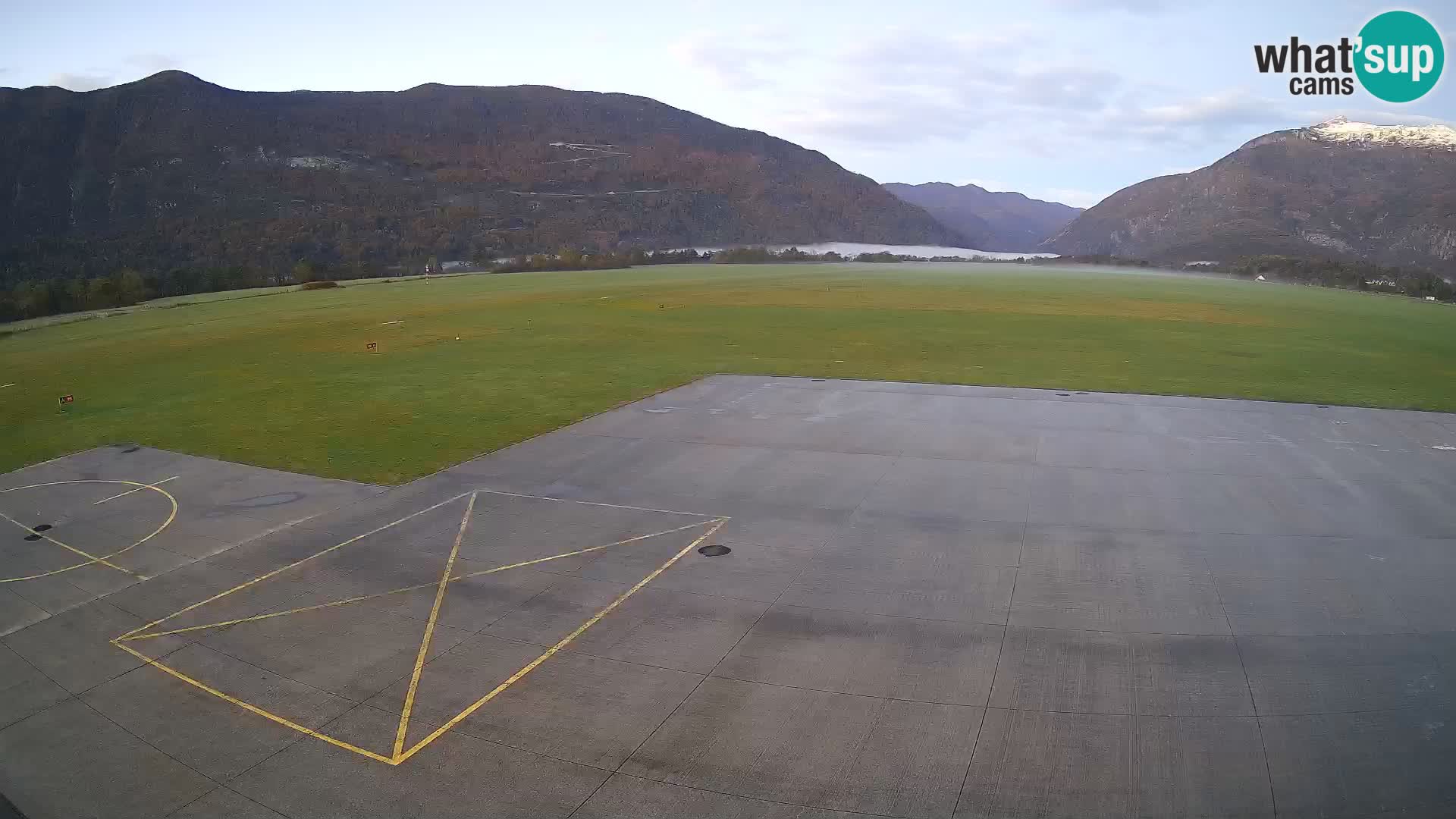 Webcam aereoporto di Bovec (Plezzo) – Vista verso il Kanin