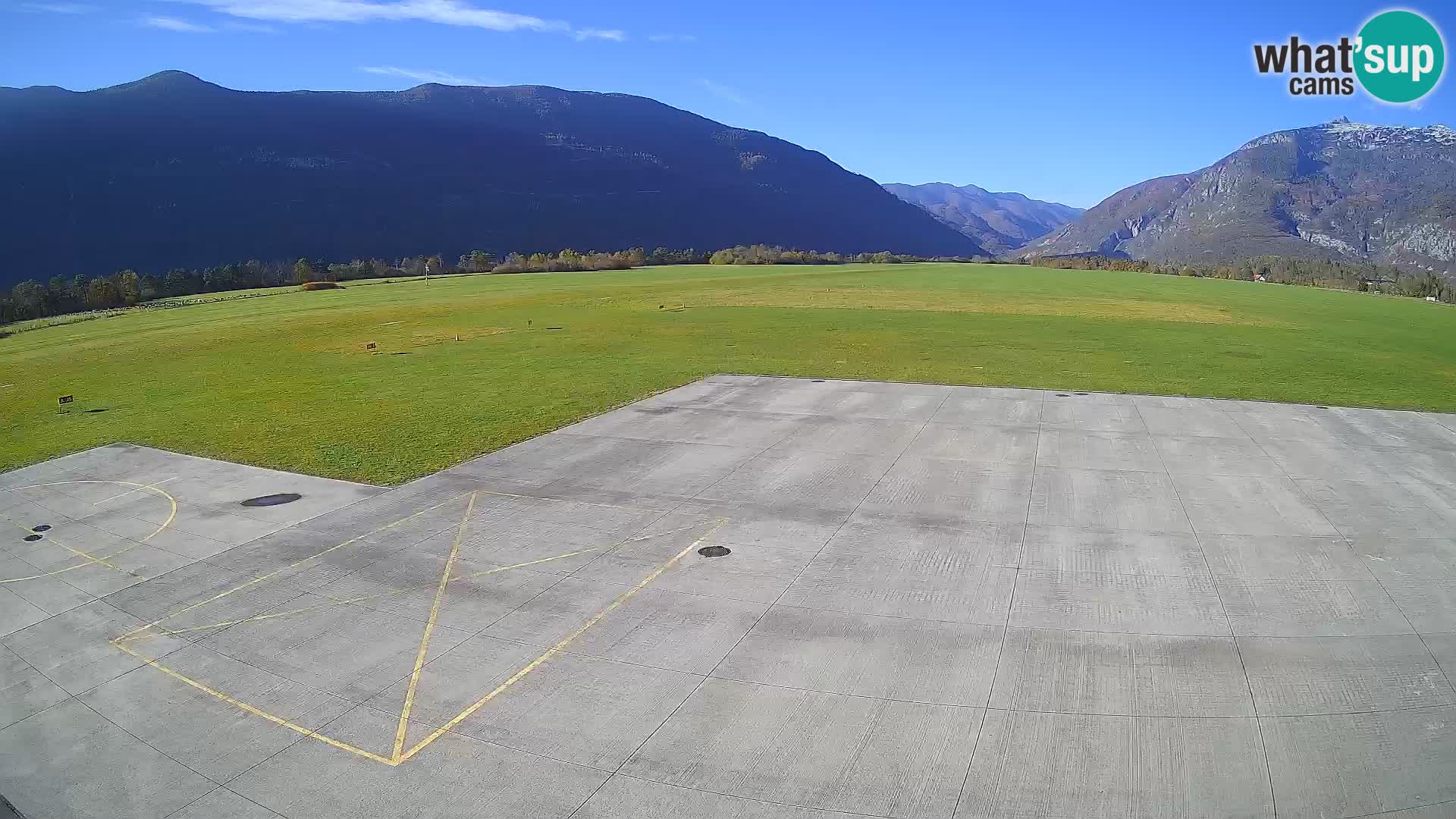 Webcam aereoporto di Bovec (Plezzo) – Vista verso il Kanin